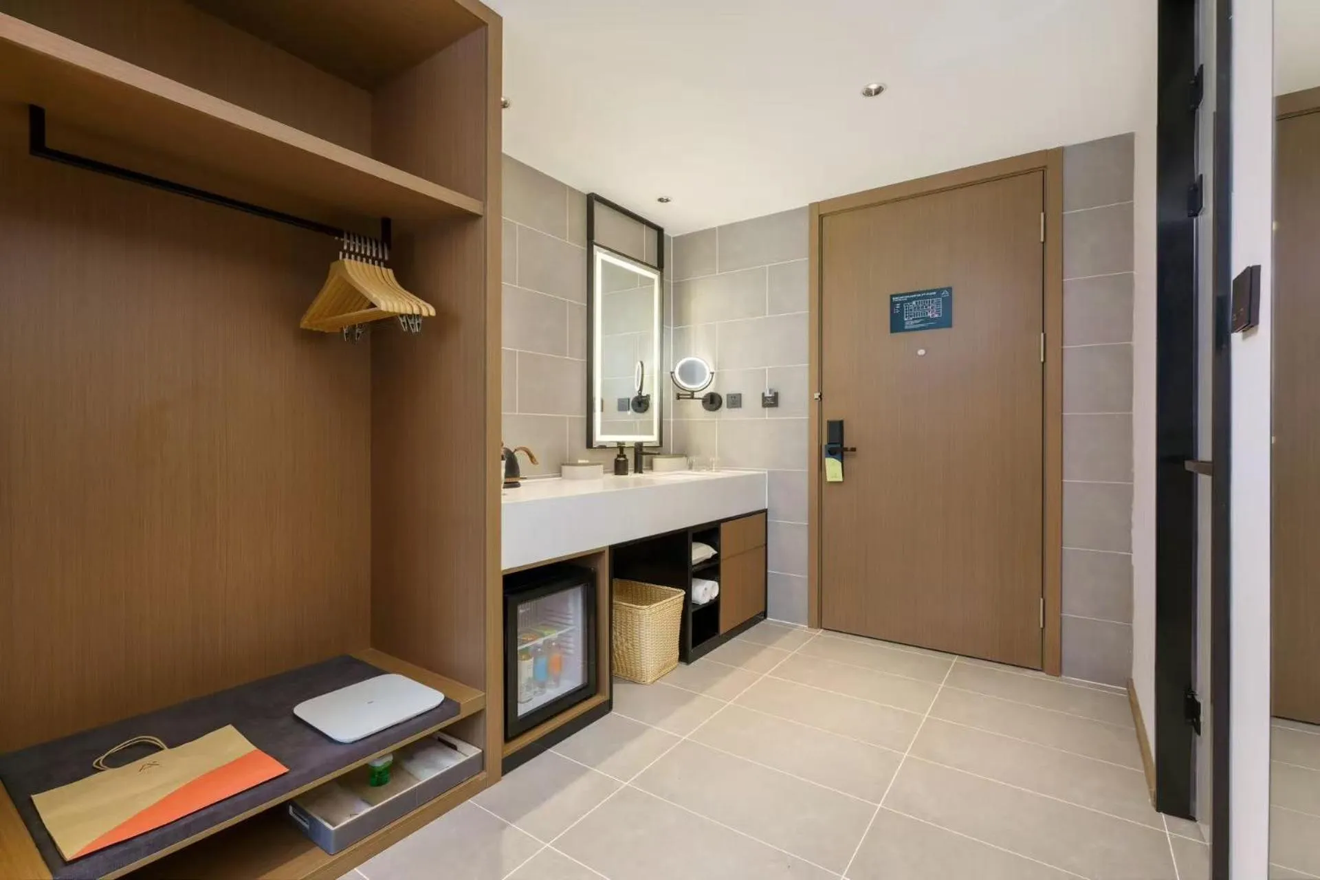 wardrobe in Dalian Airport Yingke Road Atour Hotel