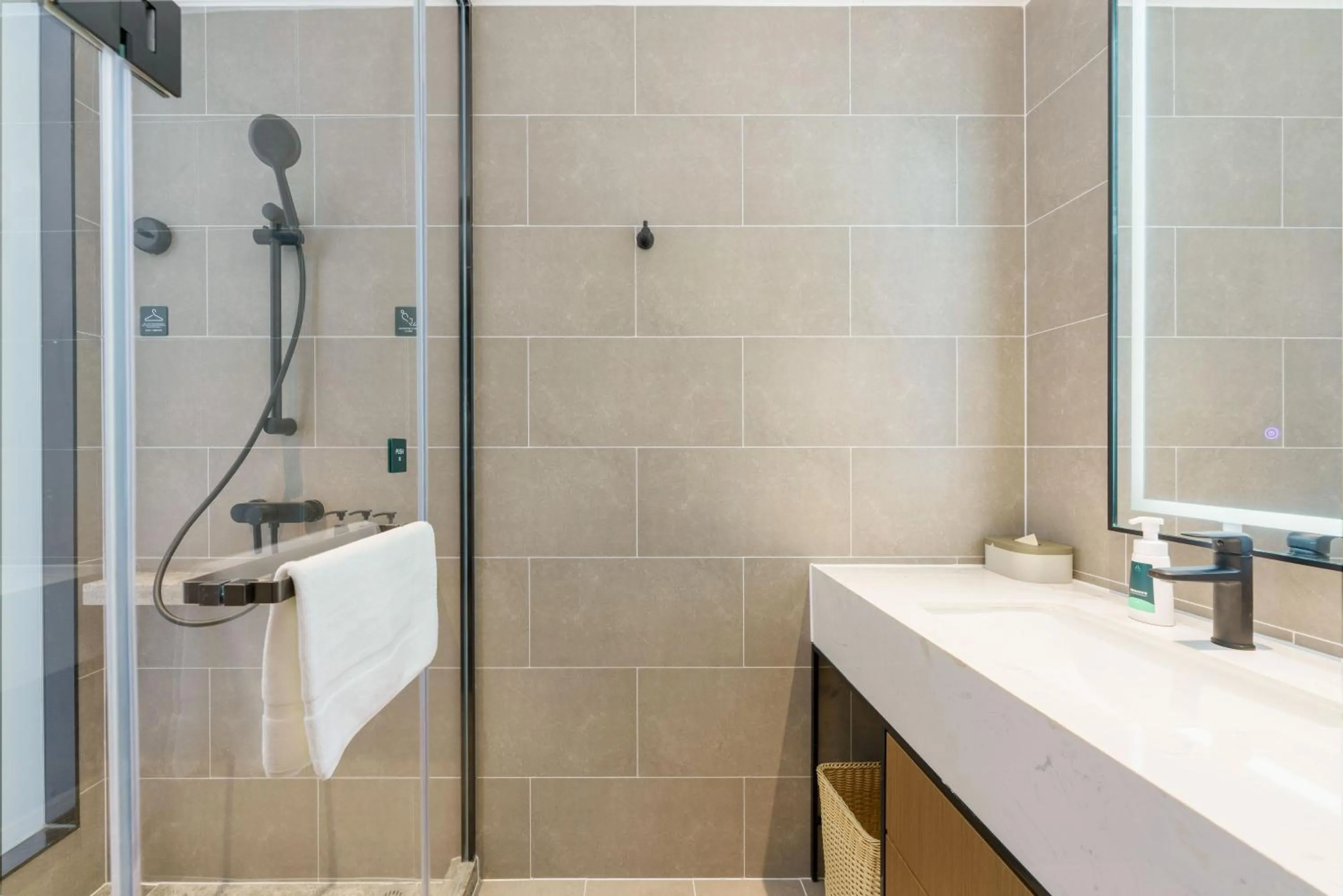 Bathroom in Dalian Airport Yingke Road Atour Hotel