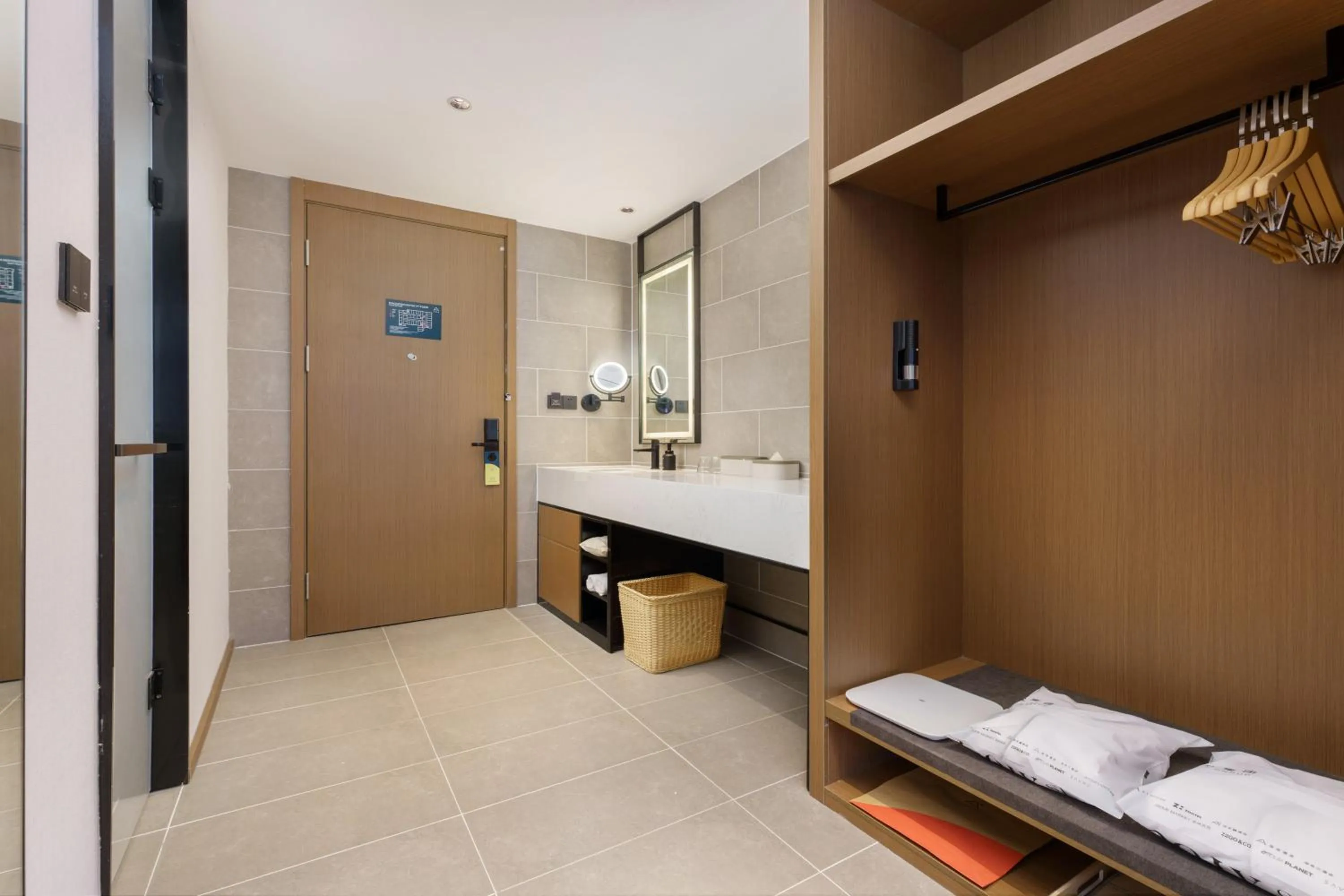 wardrobe, Bed in Dalian Airport Yingke Road Atour Hotel