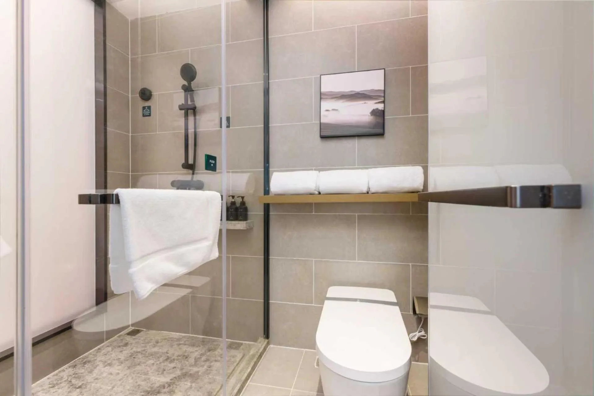 Toilet in Dalian Airport Yingke Road Atour Hotel