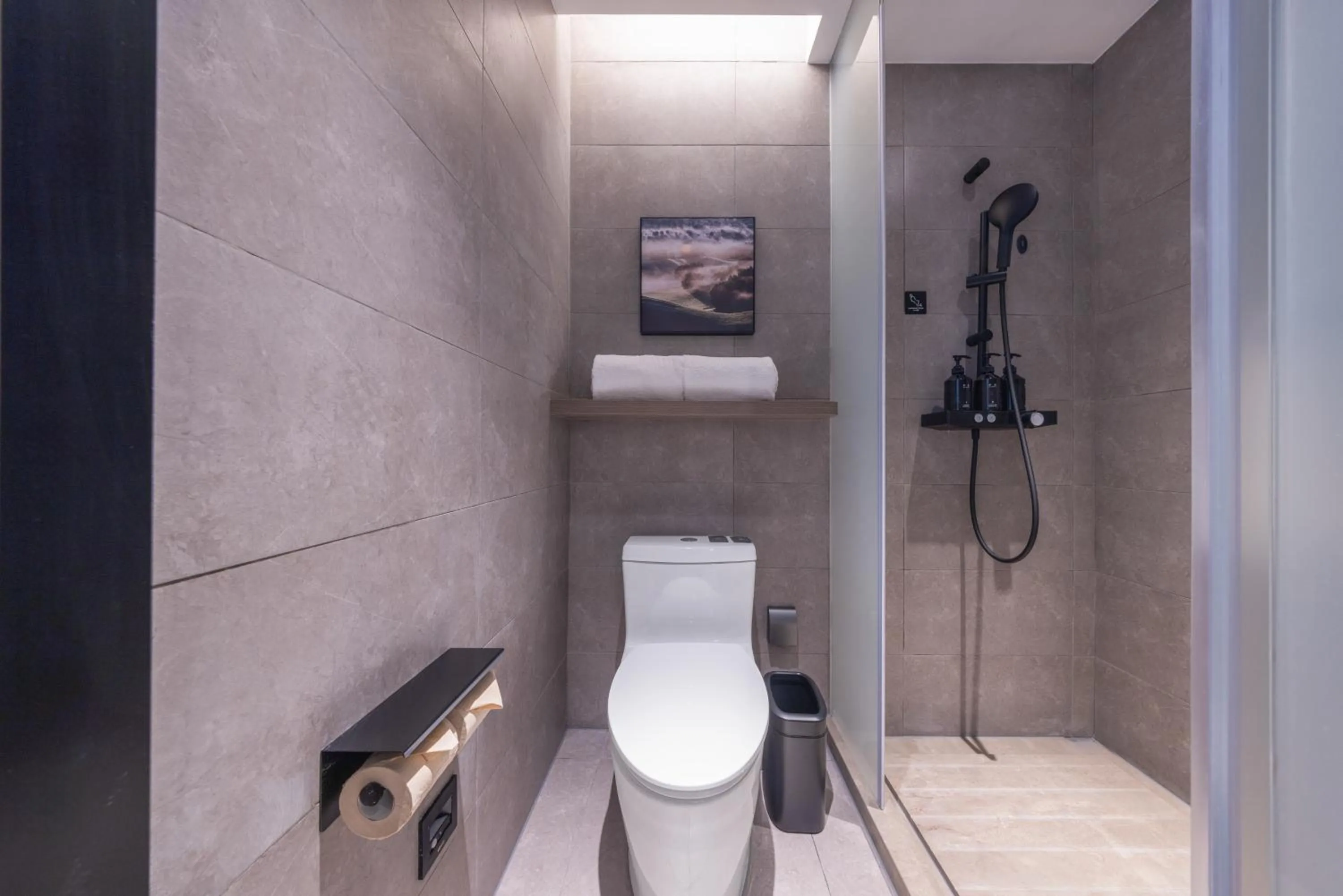 Shower in Atour X Hotel The Bund East Nanjing Road