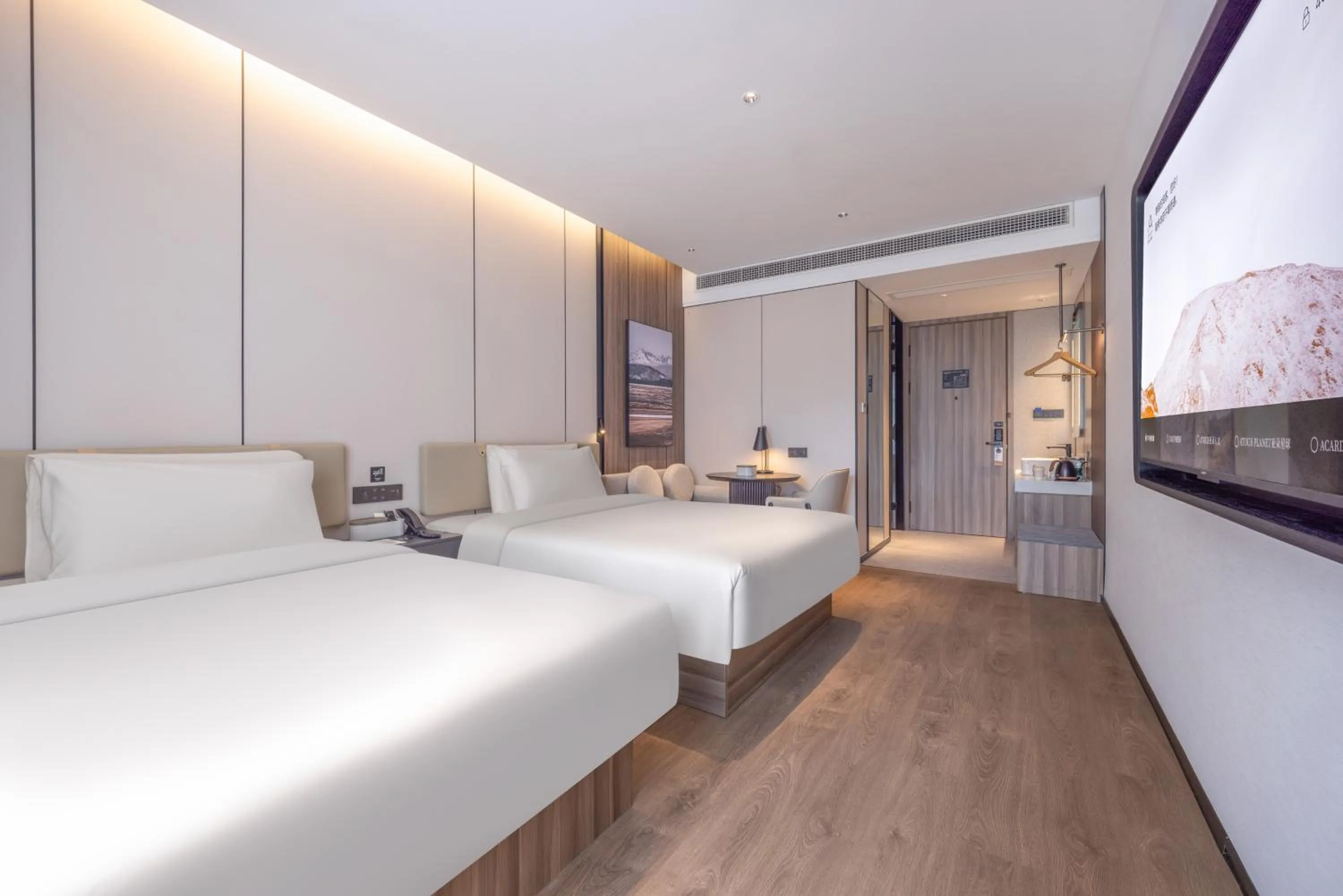 Photo of the whole room, Bed in Atour X Hotel The Bund East Nanjing Road