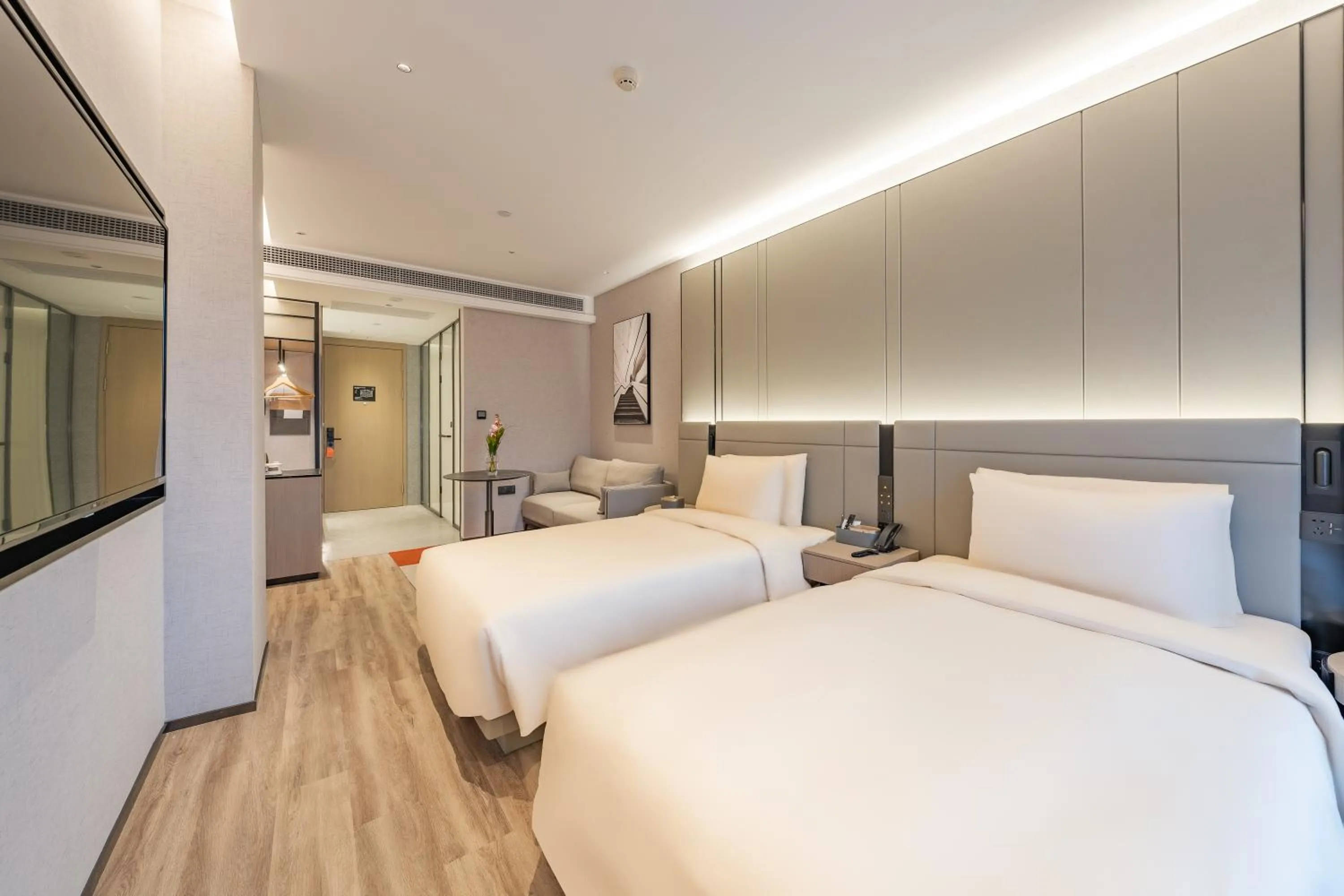 Photo of the whole room, Bed in Atour S Hotel Shanghai Lujiazui Expo Center