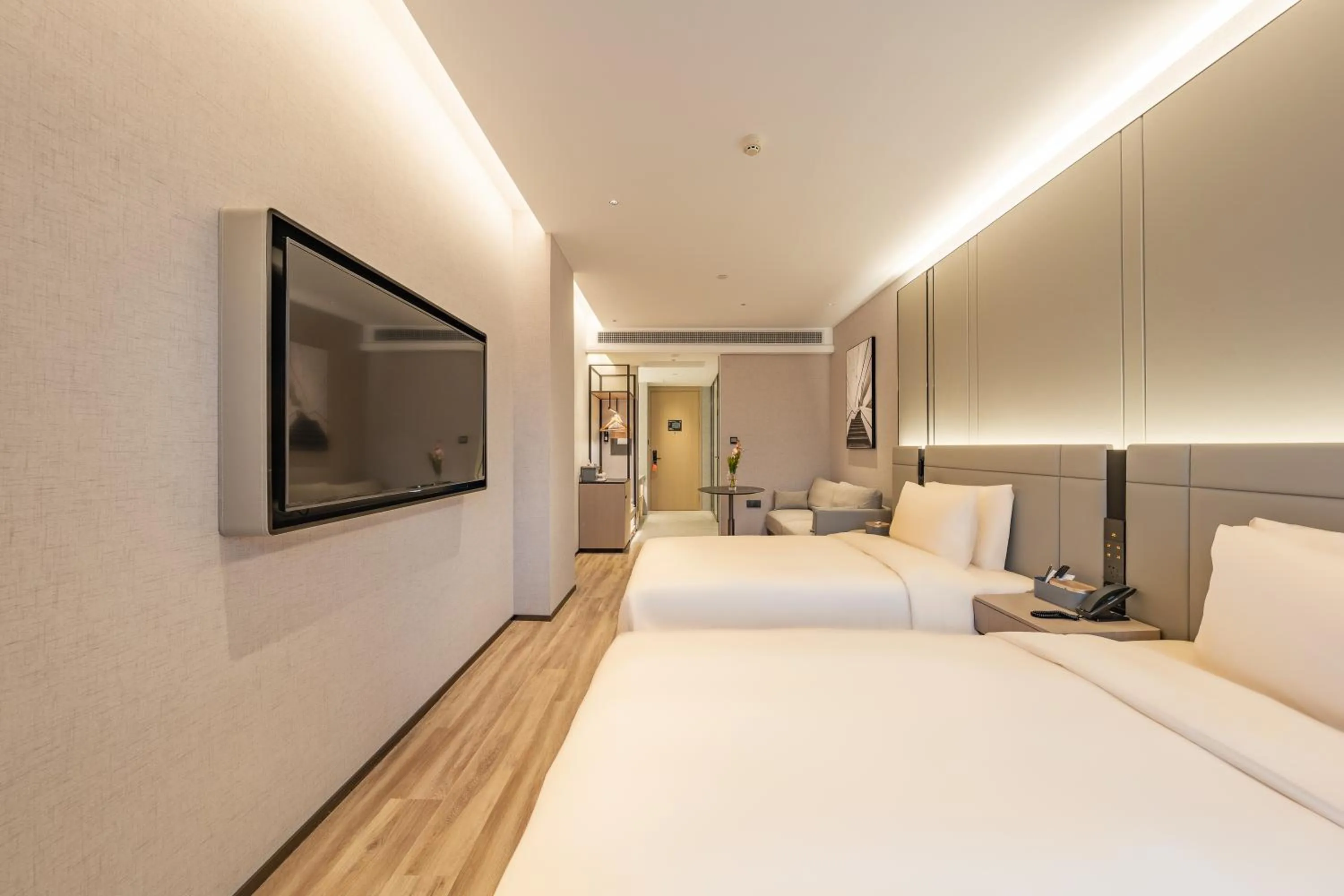 Photo of the whole room, Bed in Atour S Hotel Shanghai Lujiazui Expo Center