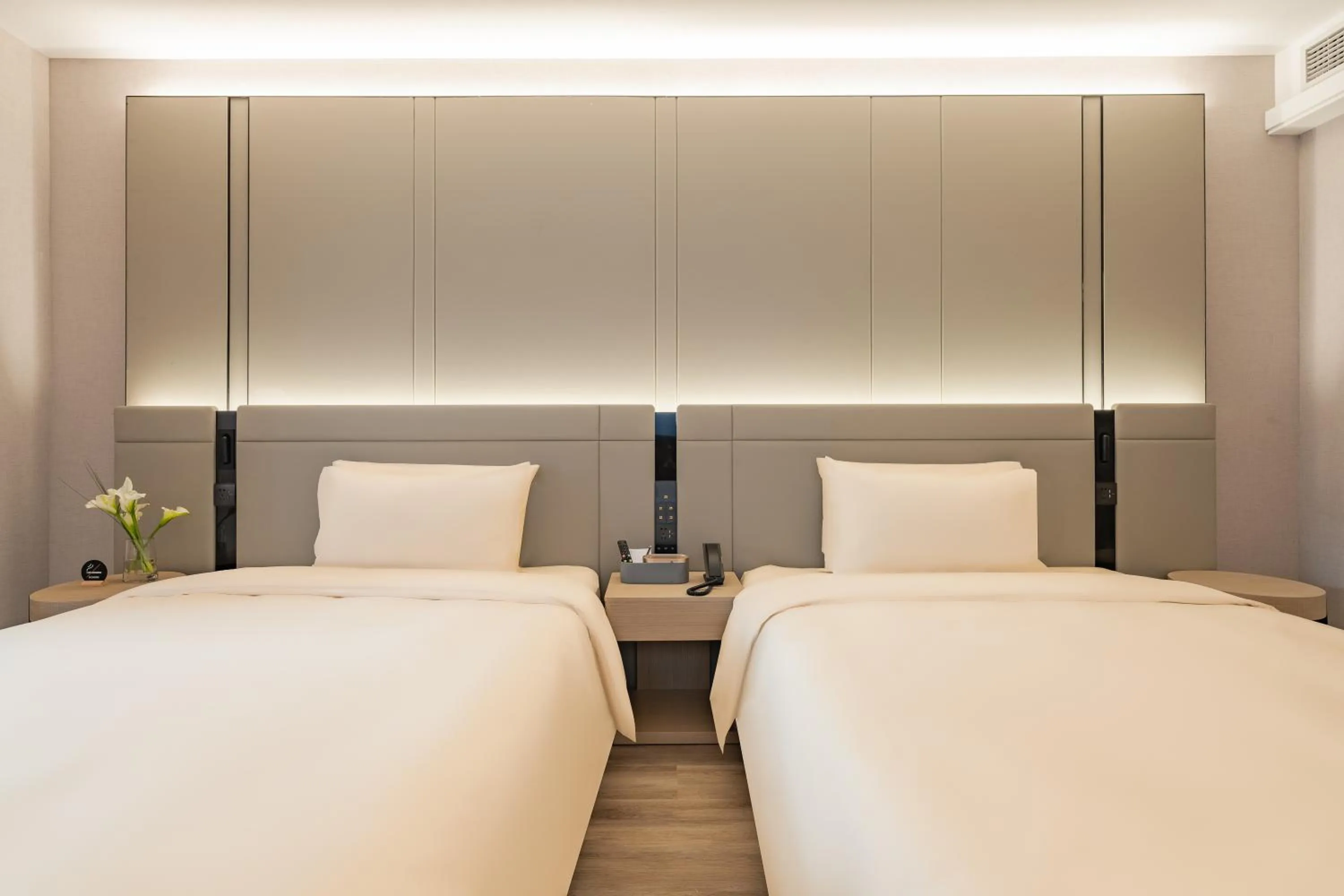 Photo of the whole room, Bed in Atour S Hotel Shanghai Lujiazui Expo Center