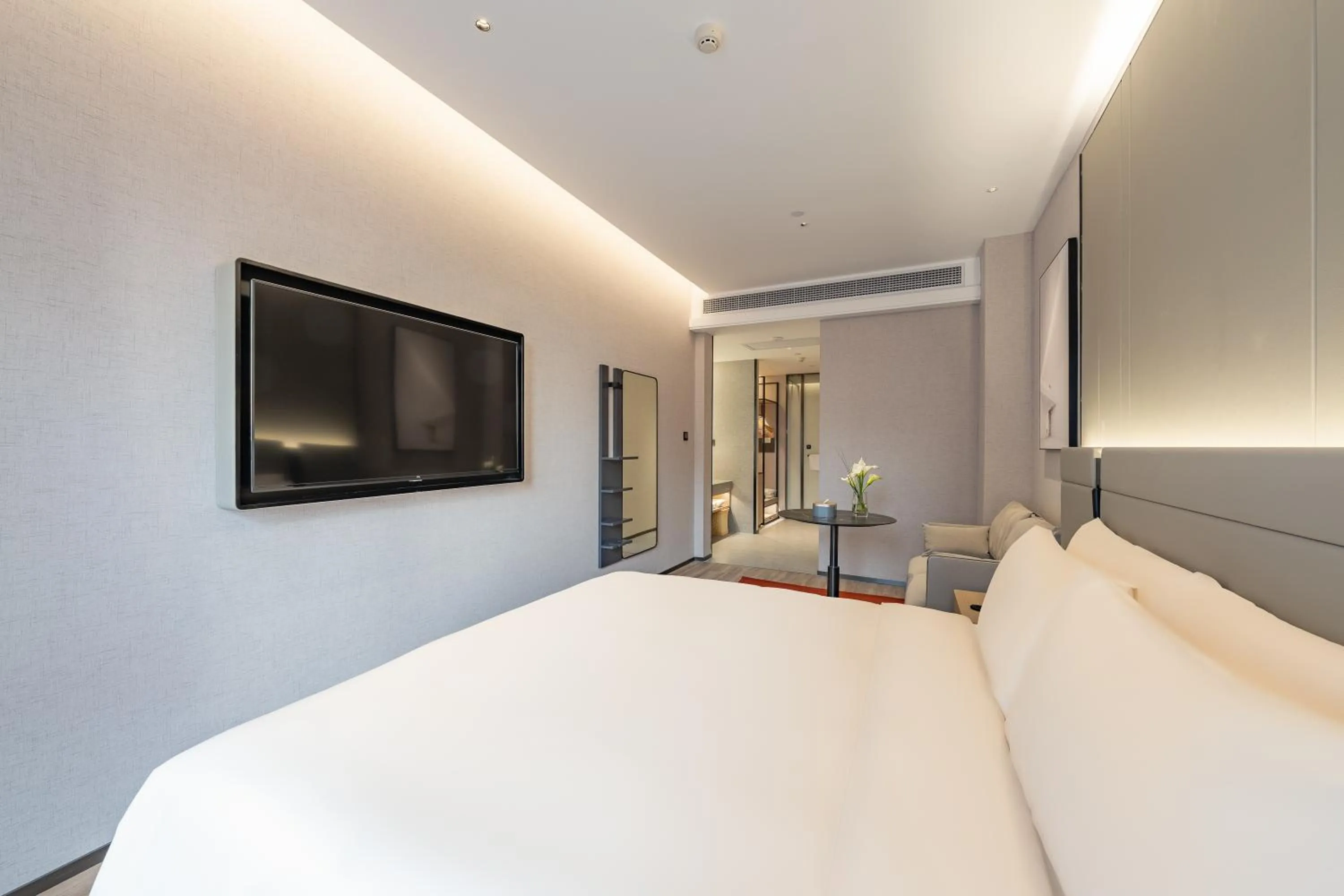 Photo of the whole room, Bed in Atour S Hotel Shanghai Lujiazui Expo Center