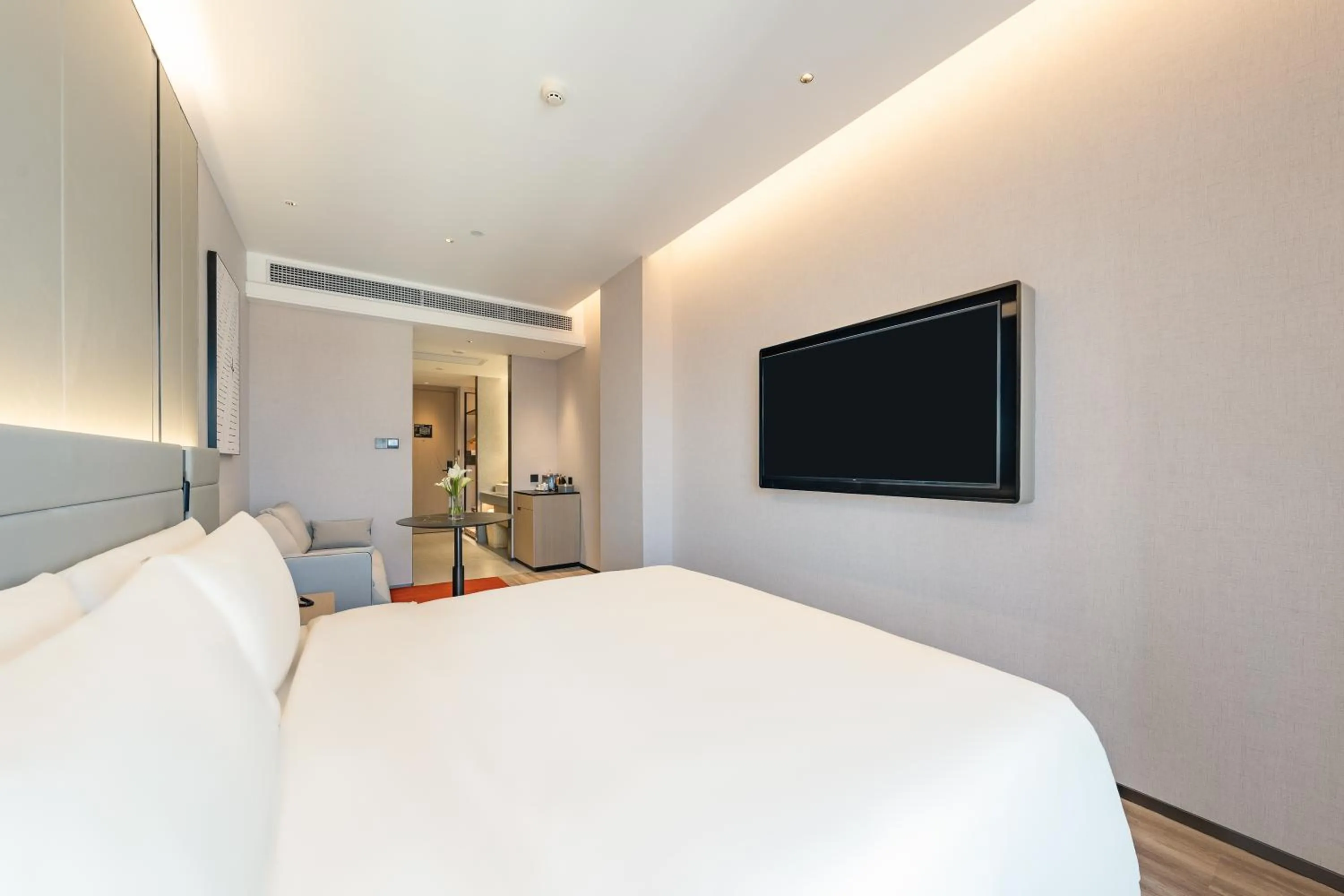 Photo of the whole room, Bed in Atour S Hotel Shanghai Lujiazui Expo Center