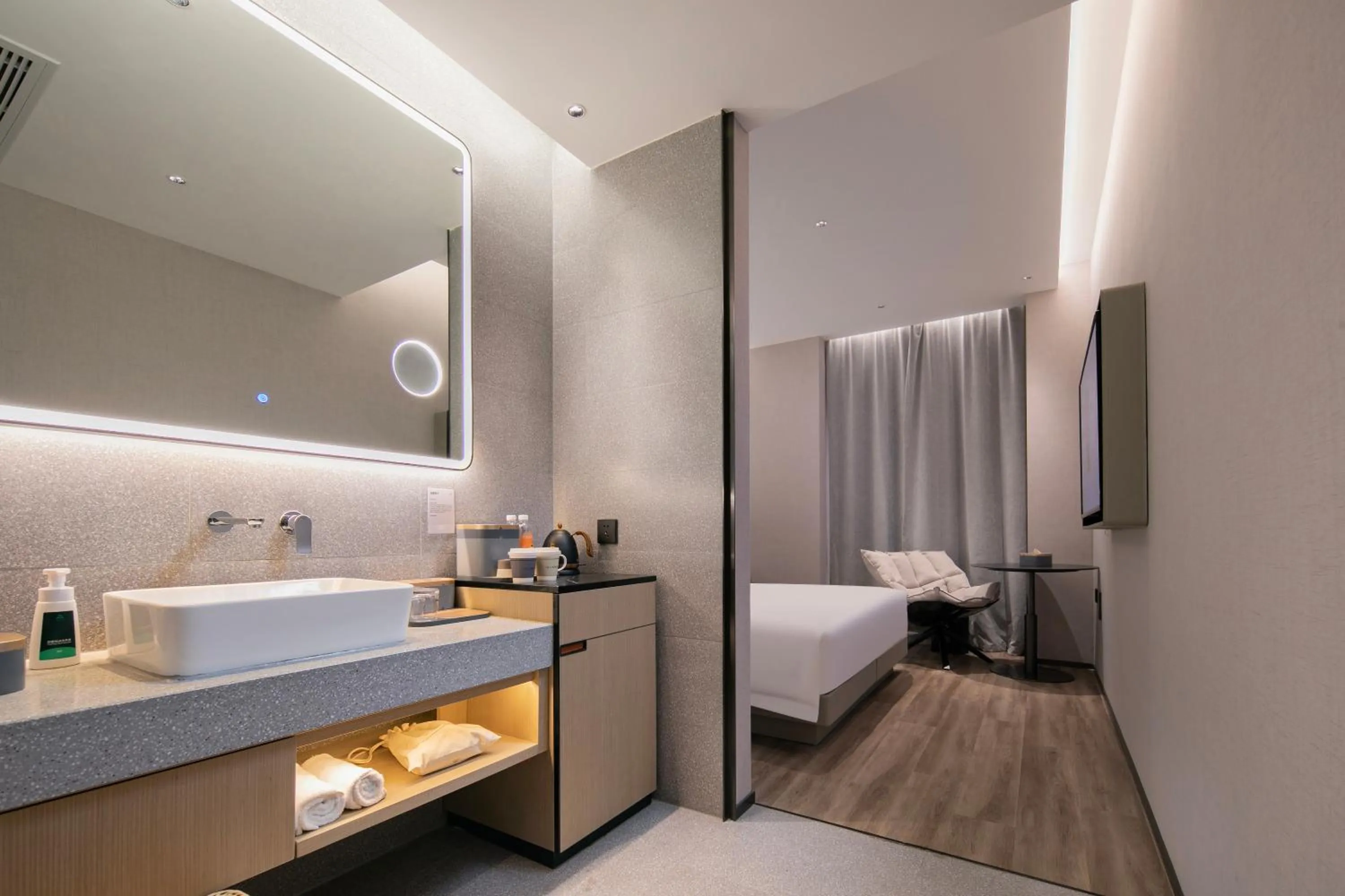 Photo of the whole room, Bed in Atour S Hotel Shanghai Lujiazui Expo Center