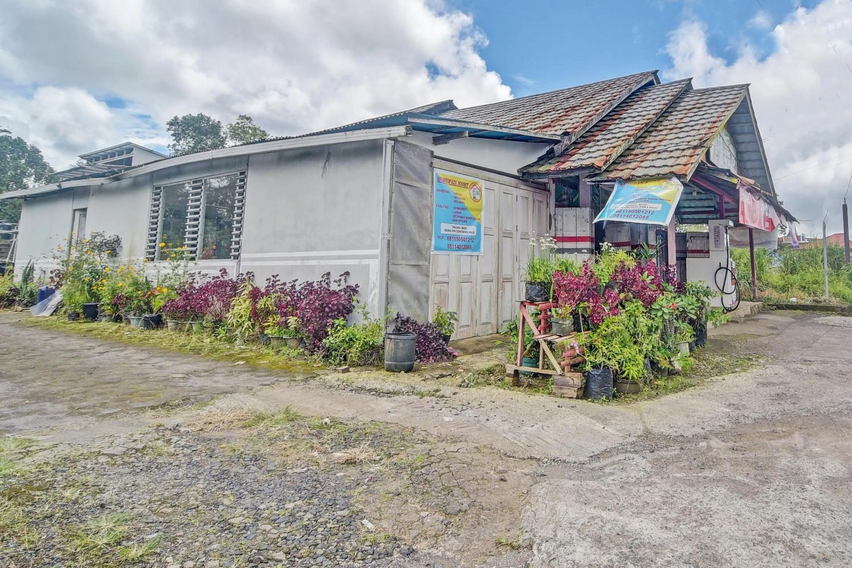 Facade/entrance in Hotel O Susupuan KostNearTaman Deki Lestari