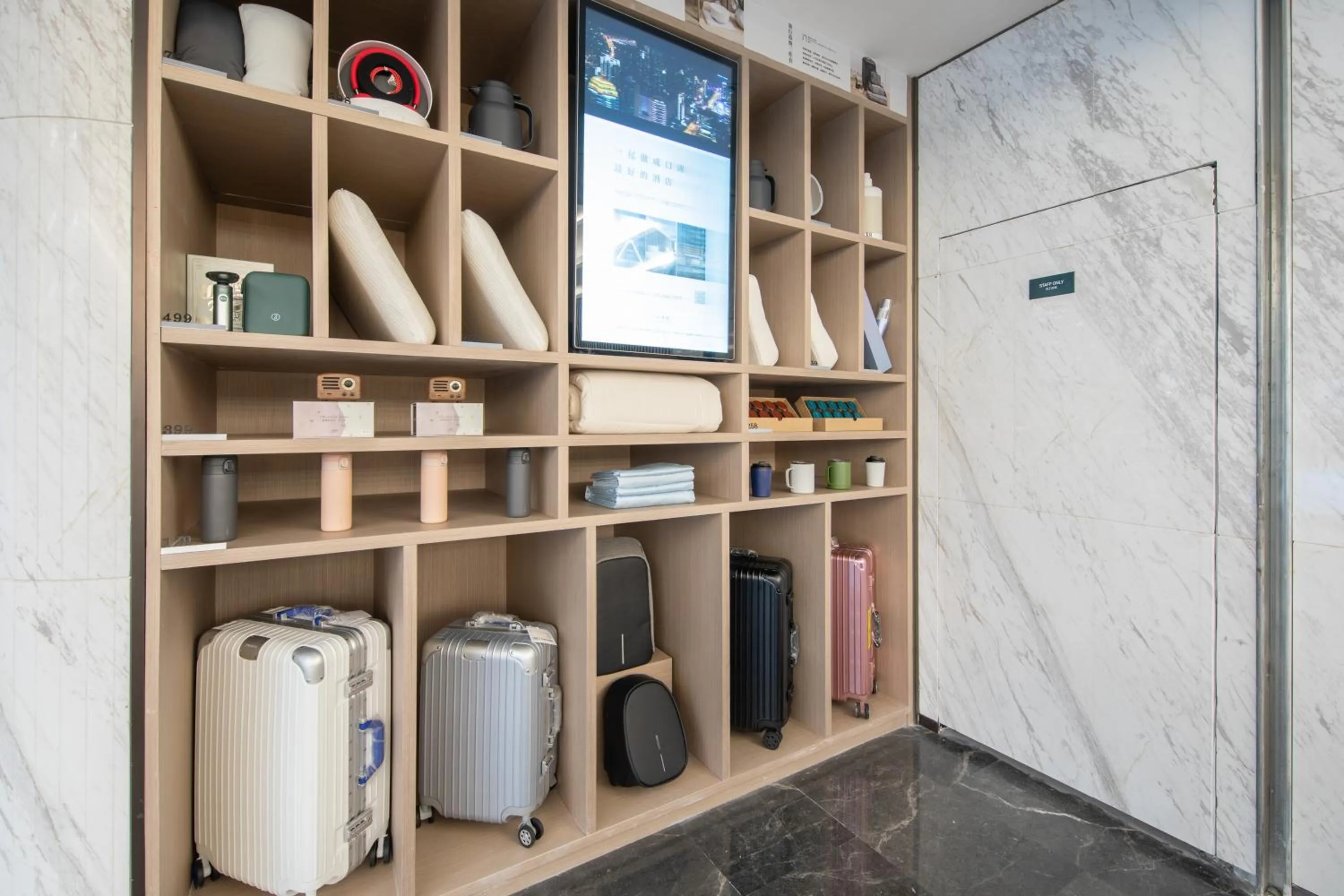 Supermarket/grocery shop in Atour Hotel Suzhou Guanqian Street Leqiao Station