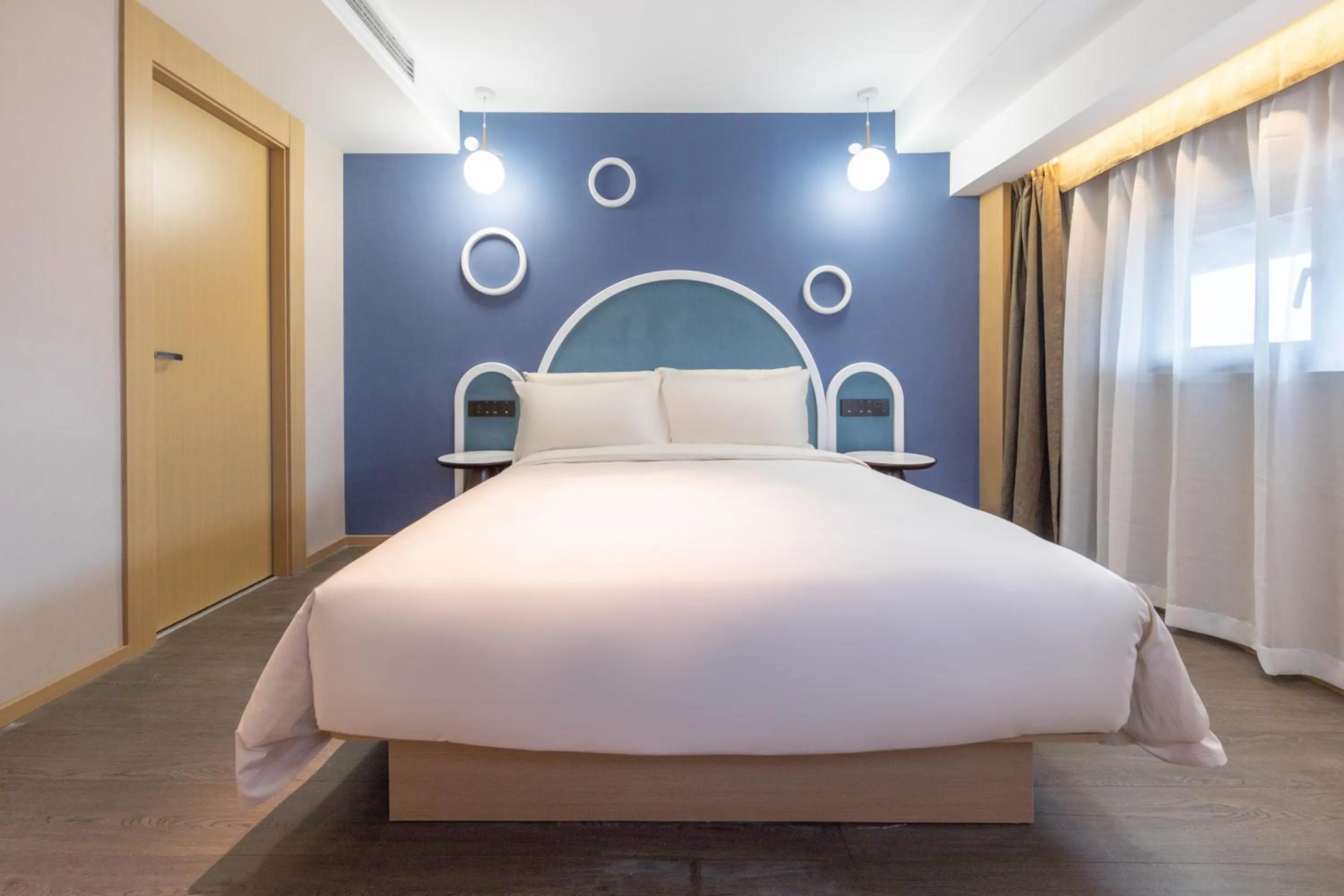 Bed in Atour Hotel Suzhou Guanqian Street Leqiao Station