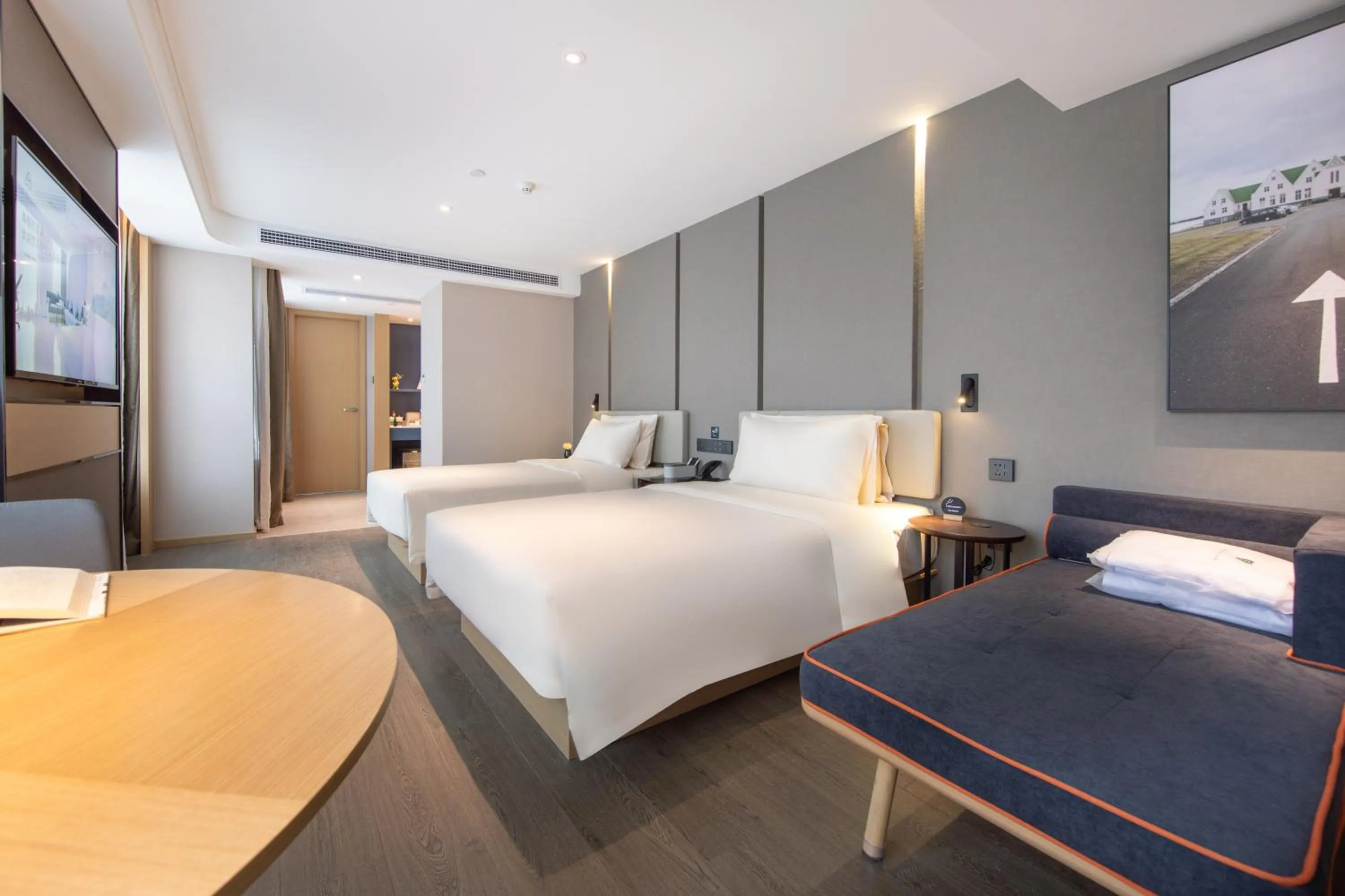 Photo of the whole room, Bed in Atour Hotel Suzhou Guanqian Street Leqiao Station