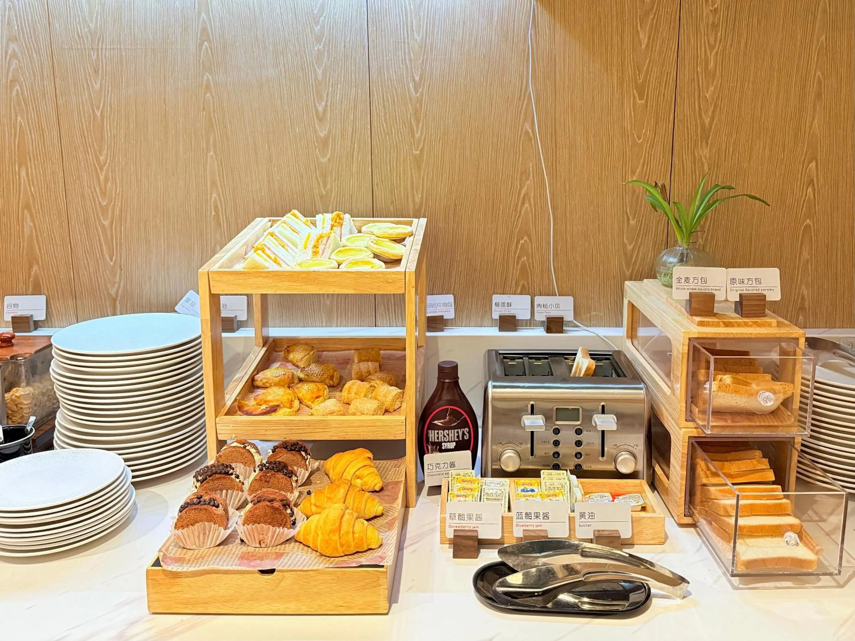 Breakfast in Atour X Hotel Zhujiang New Town Tianhe Park Station Guangzhou close to Canton Fair -Free shuttle bus to Canton Fair
