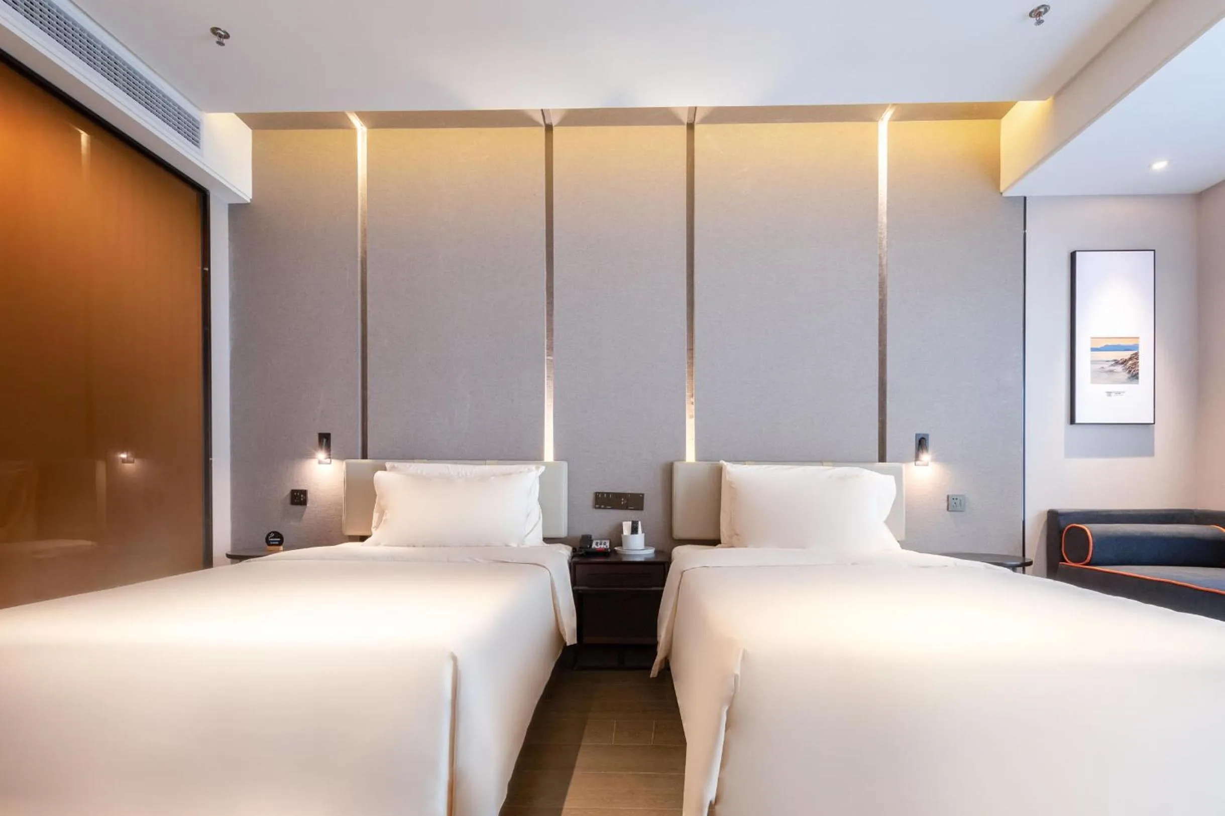 Bed in Atour Hotel Shenzhen Shajing International Convention and Exhibition Center