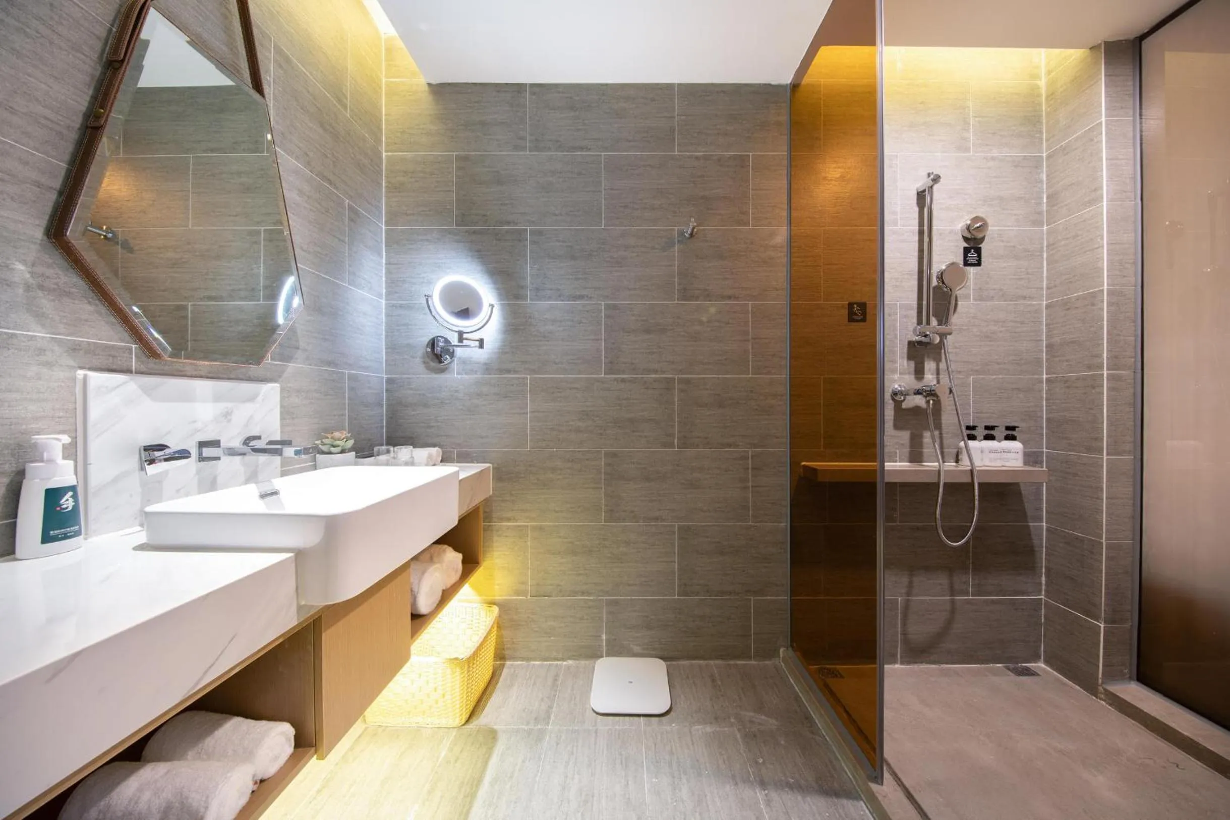 Atour Hotel Shenzhen Shajing International Convention and Exhibition Center