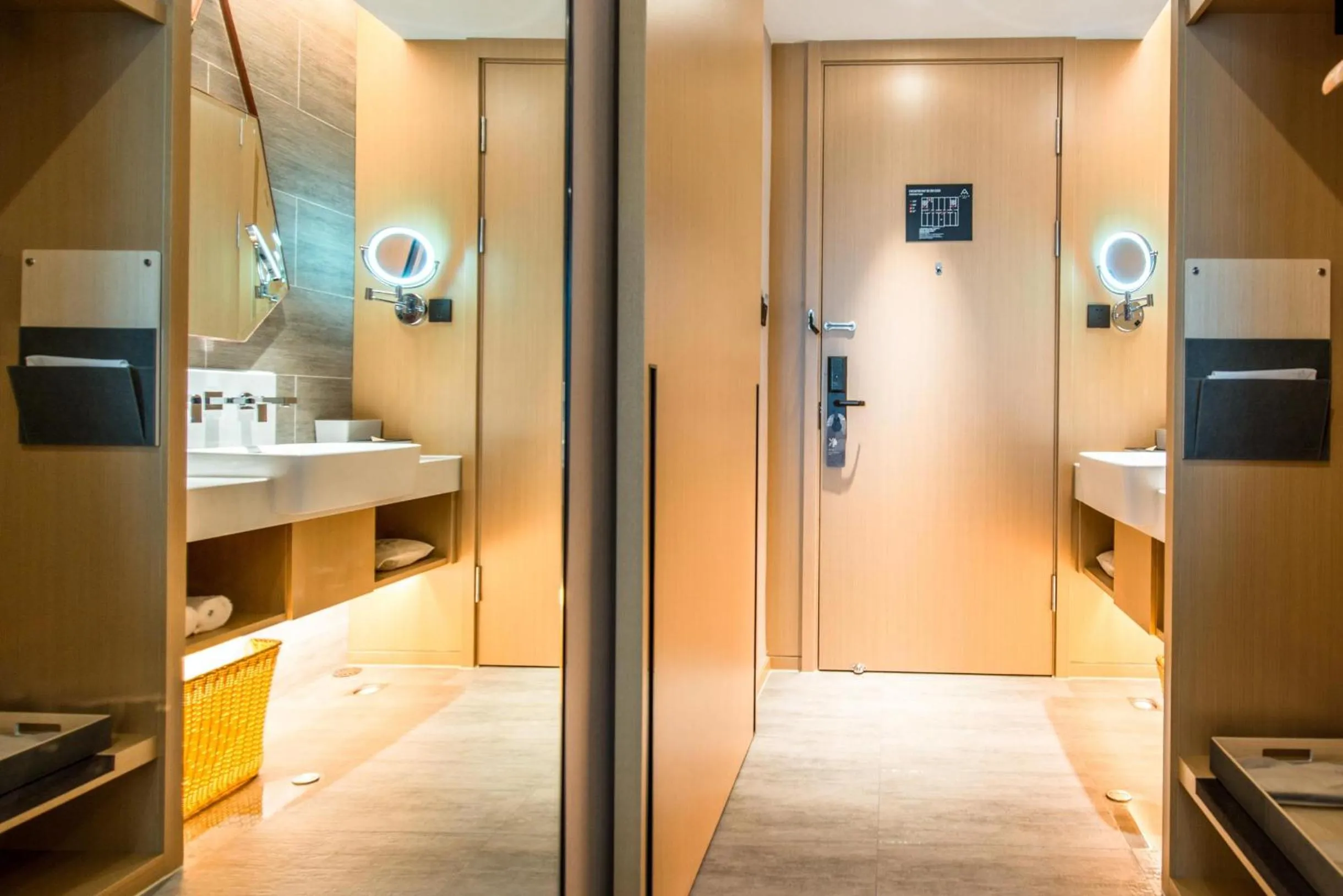 Shower in Atour Hotel Shenzhen Baoan International Airport