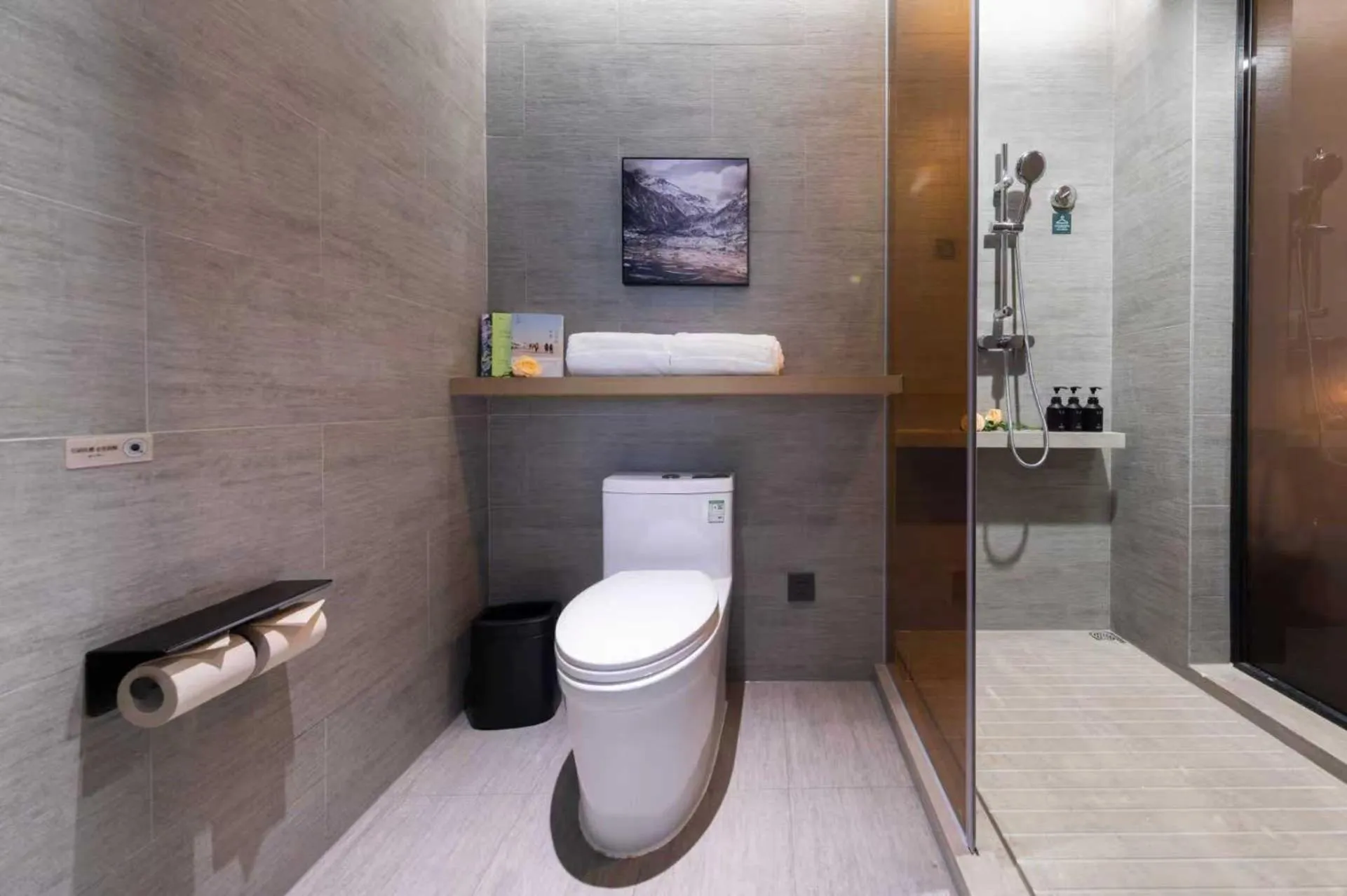 Toilet in Atour Hotel Shenzhen Qianhai Baoan Center