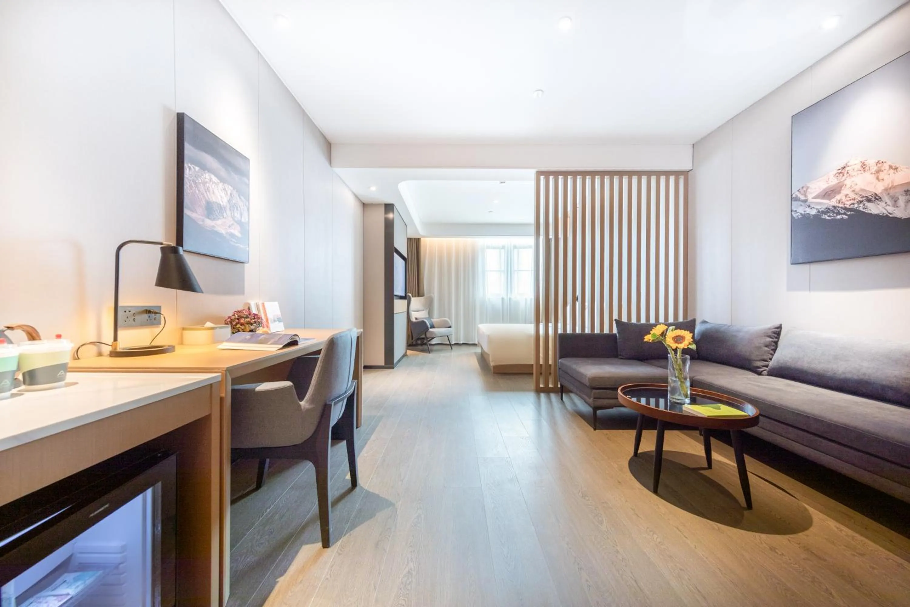 Photo of the whole room, Bed in Atour Hotel Shenzhen Qianhai Baoan Center