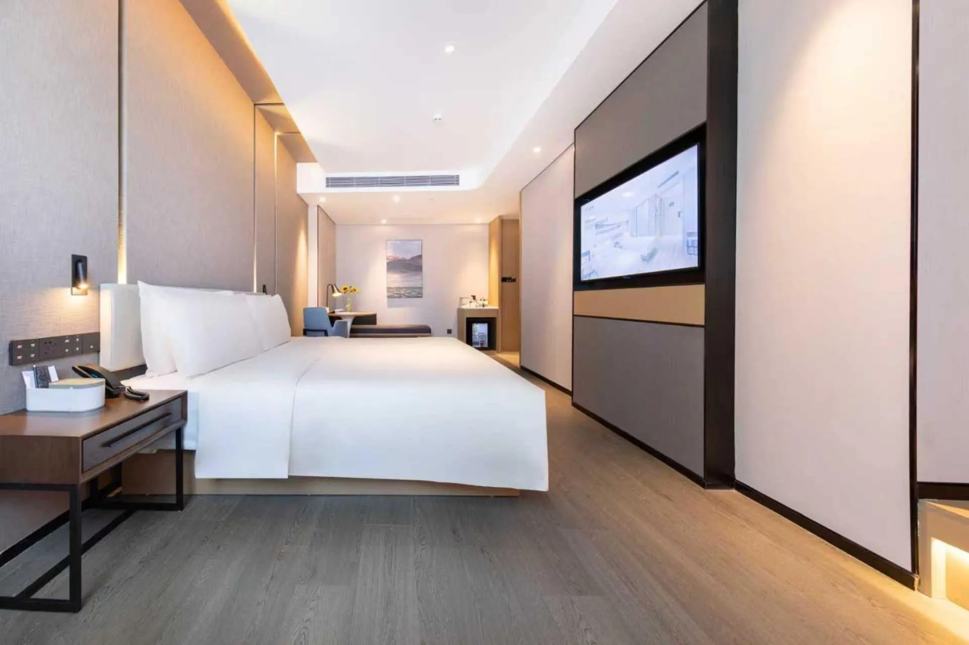 Photo of the whole room, Bed in Atour Hotel Shenzhen Qianhai Baoan Center