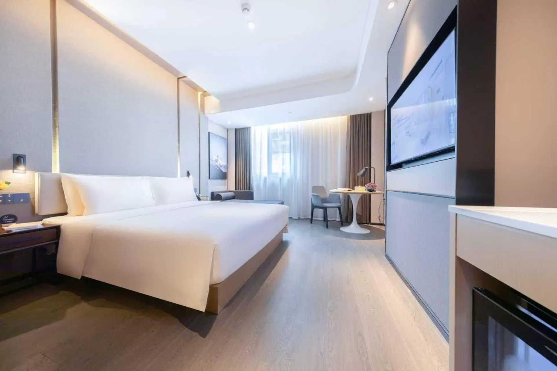 Photo of the whole room, Bed in Atour Hotel Shenzhen Qianhai Baoan Center