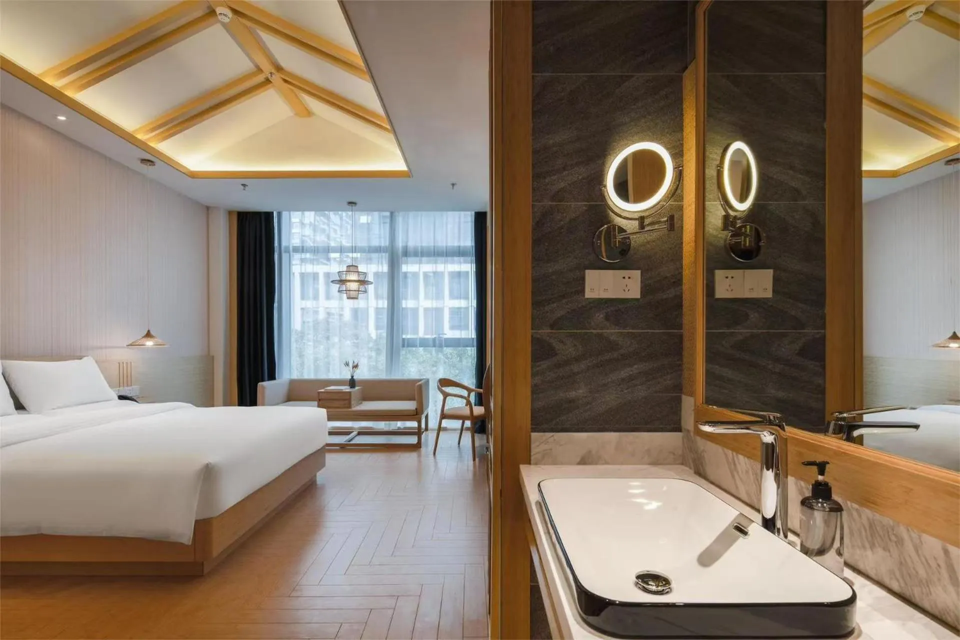 Photo of the whole room, Bed in Atour X Hotel Shenzhen Futian CBD Chegongmiao