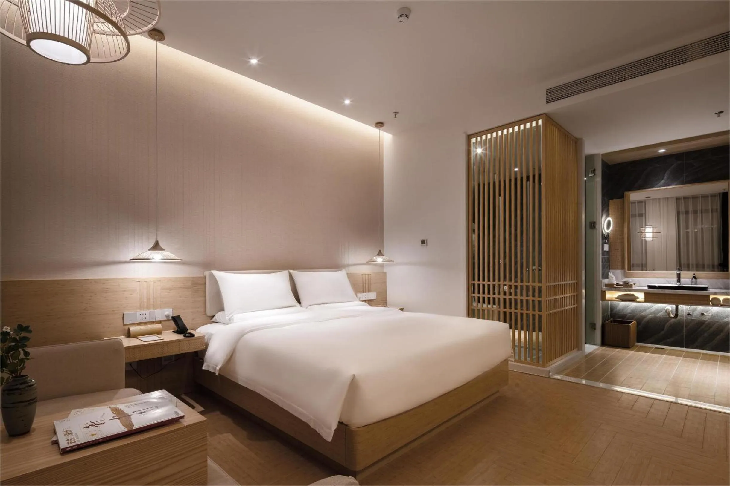 Photo of the whole room, Bed in Atour X Hotel Shenzhen Futian CBD Chegongmiao