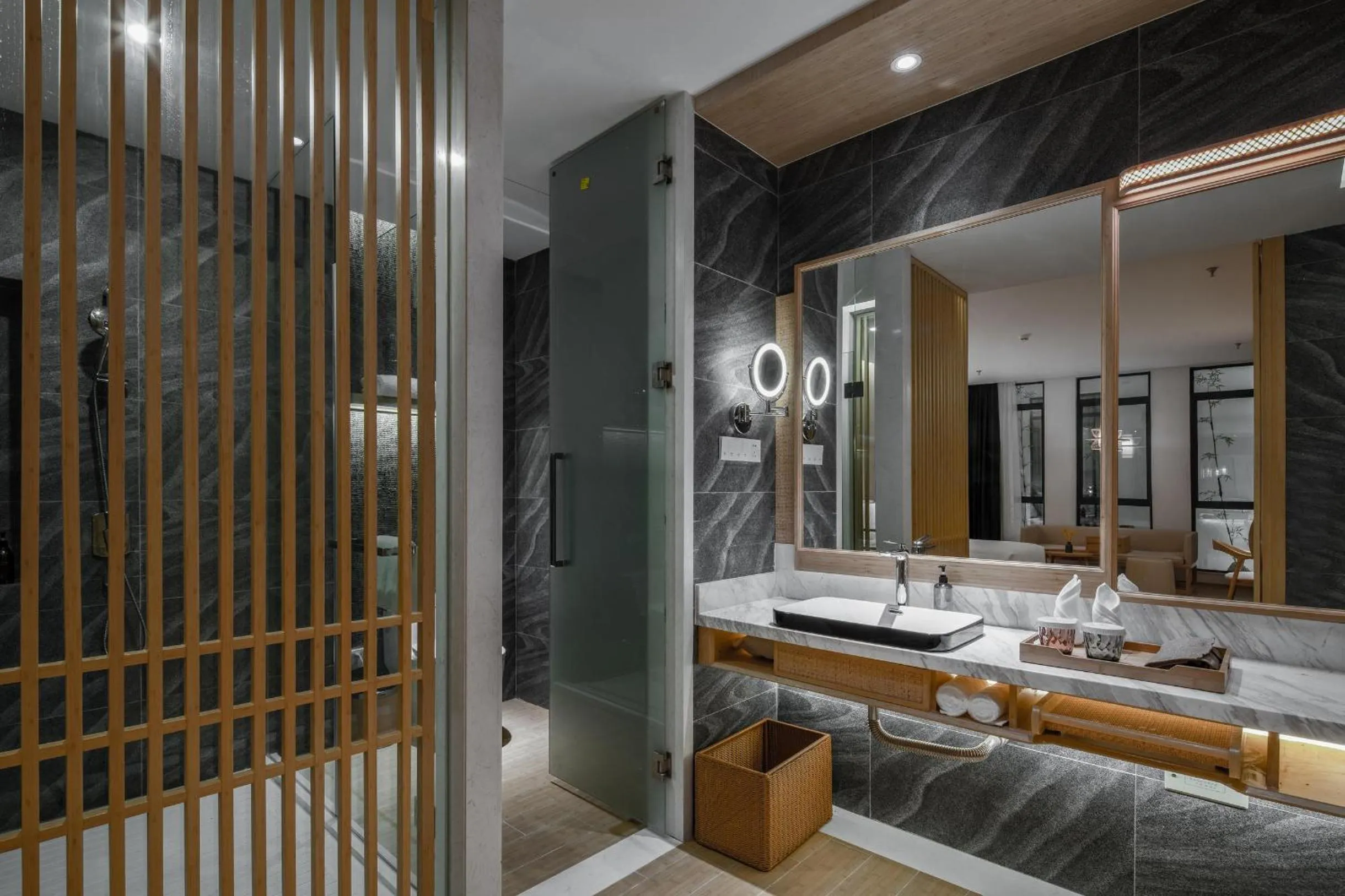Shower, Bed in Atour X Hotel Shenzhen Futian CBD Chegongmiao