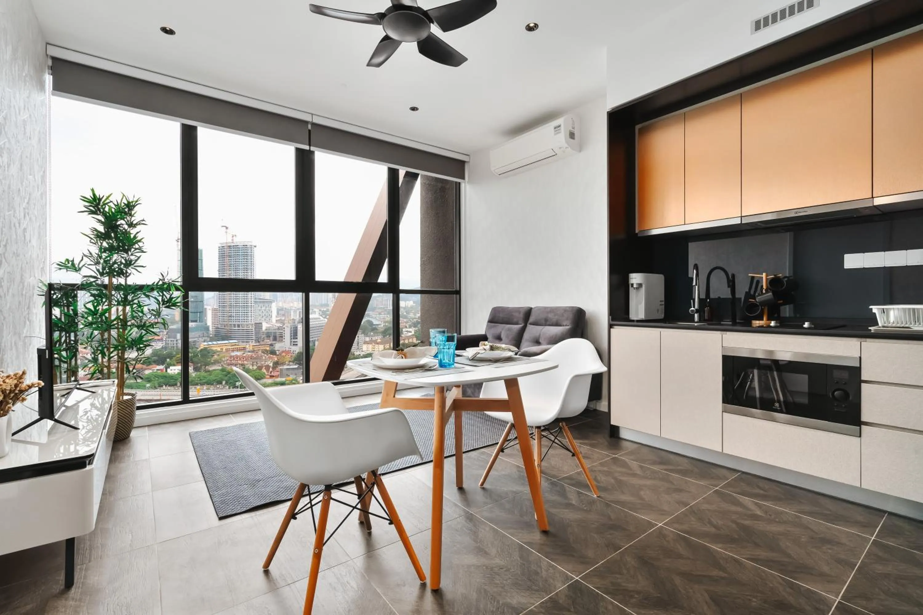 Kitchen or kitchenette in Scarletz KLCC Apartments by soulasia