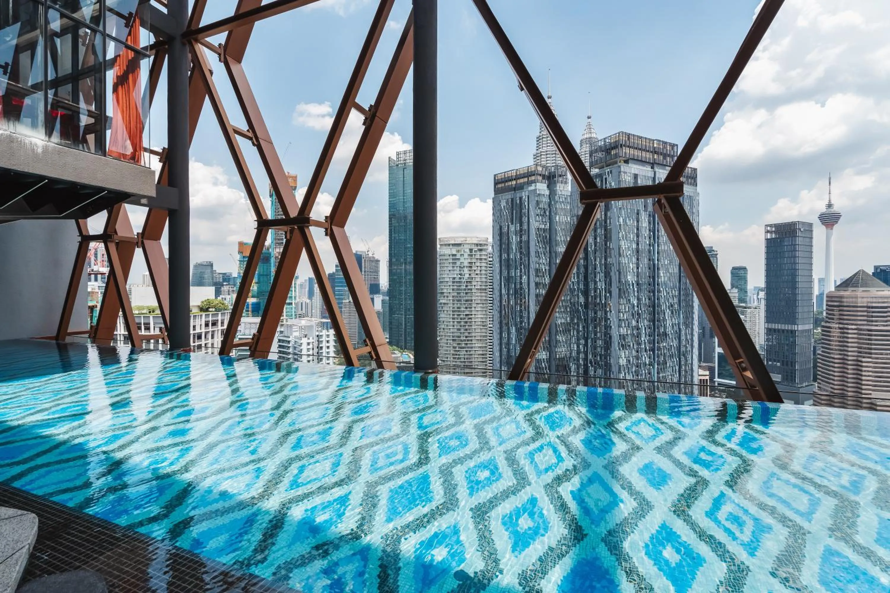 Swimming pool in Scarletz KLCC Apartments by soulasia