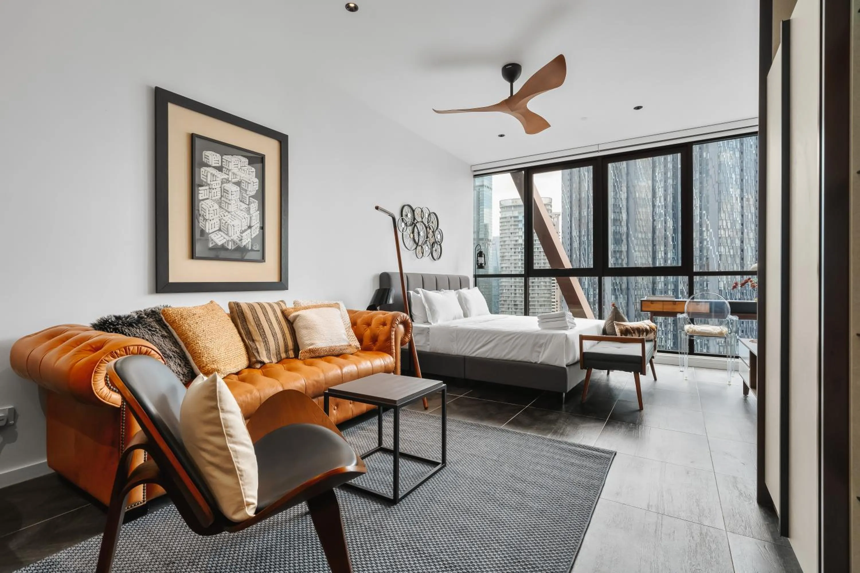 Living room in Scarletz KLCC Apartments by soulasia