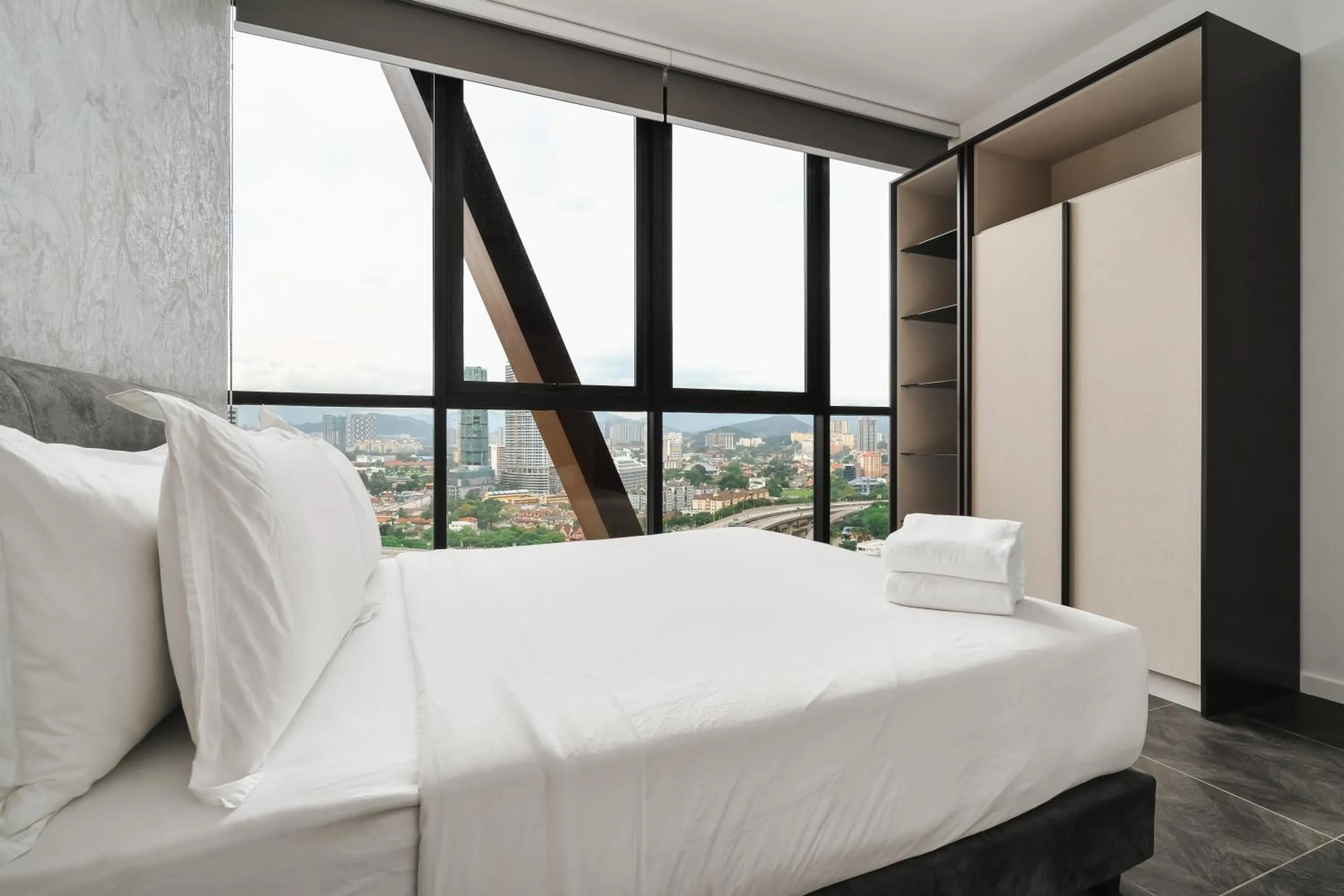 Bed in Scarletz KLCC Apartments by soulasia