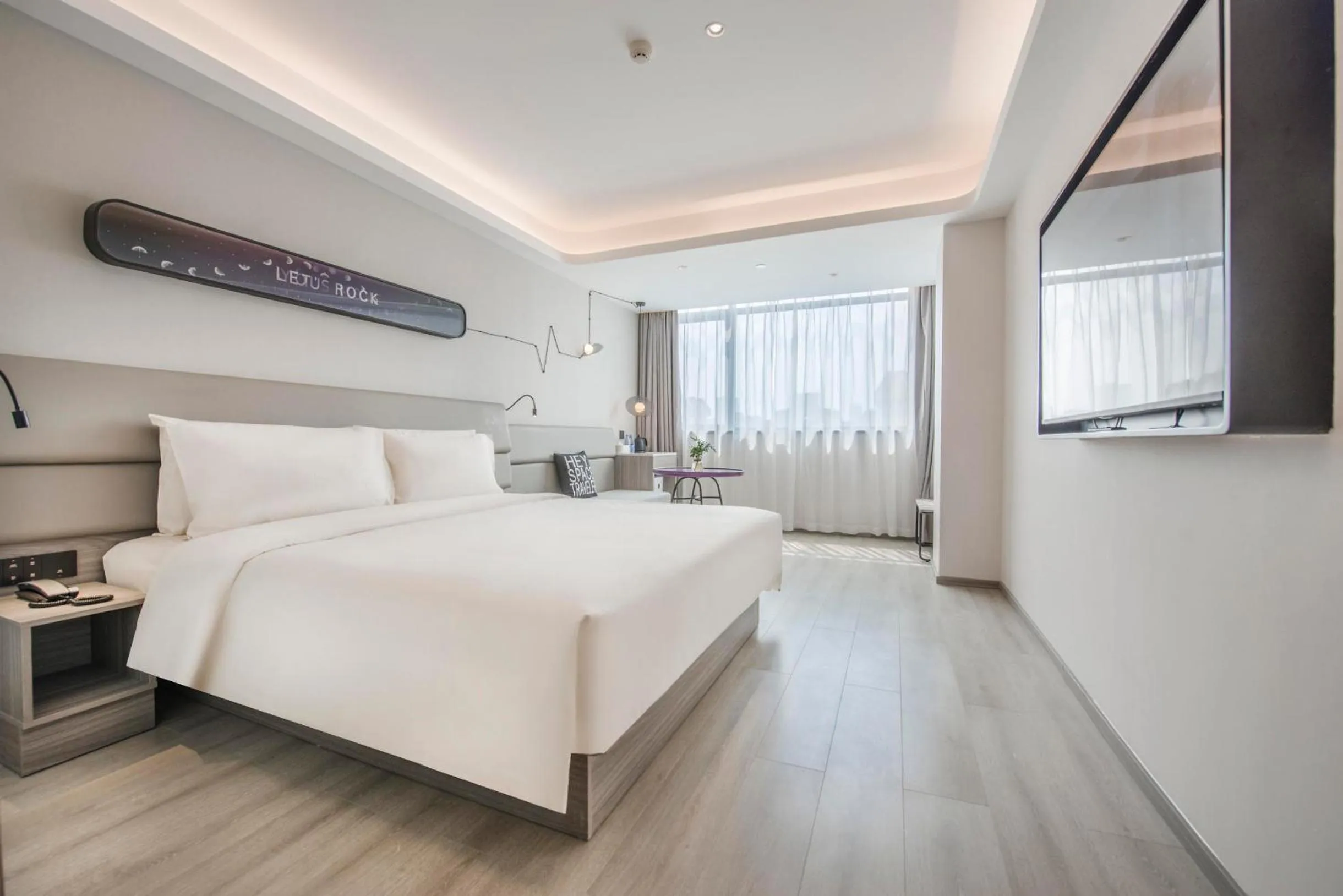 Bed in Atour Hotel Zhuhai Gongbei Port Fuhuali CBD