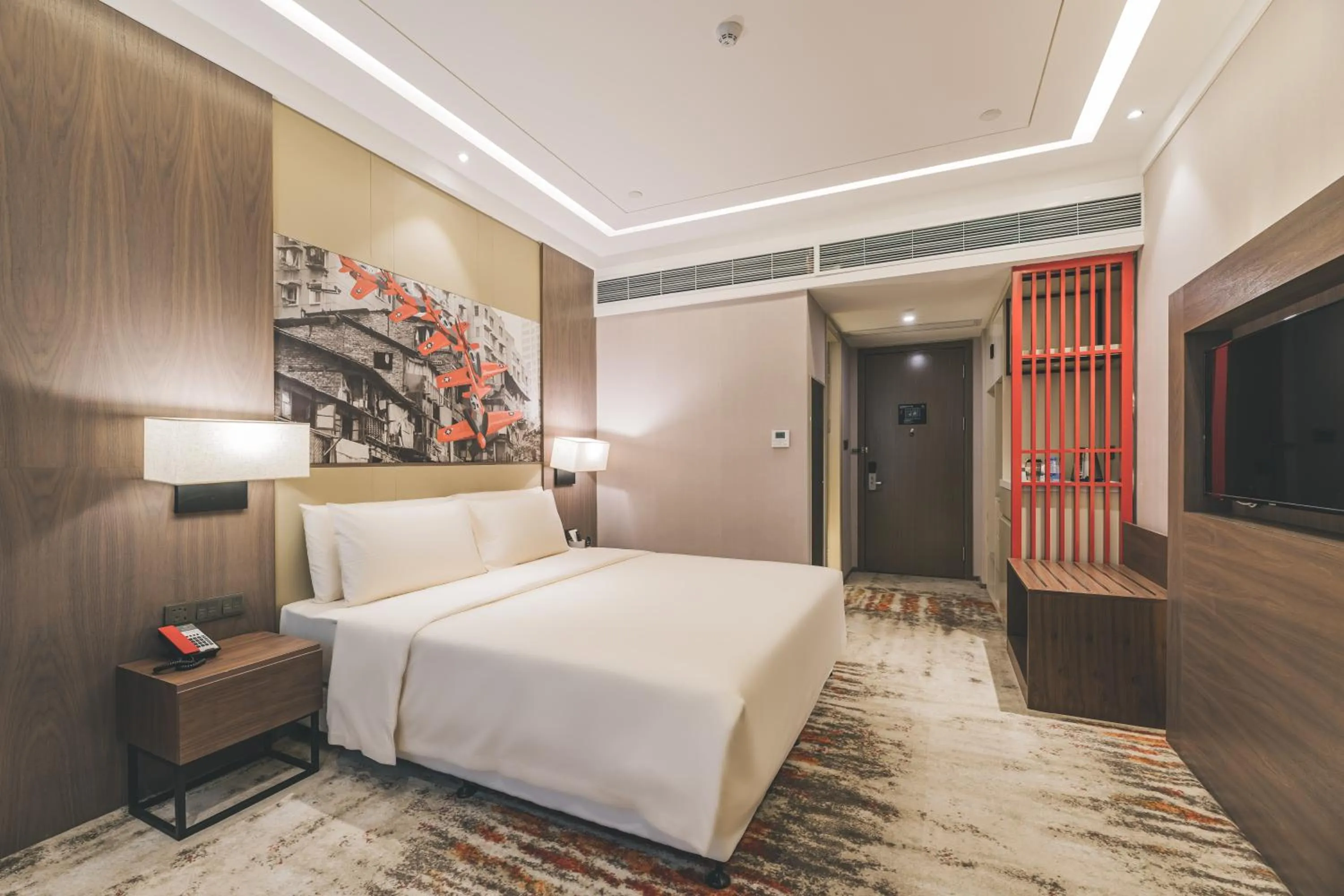 Photo of the whole room, Bed in Atour Hotel Guanyin Bridge Chongqing
