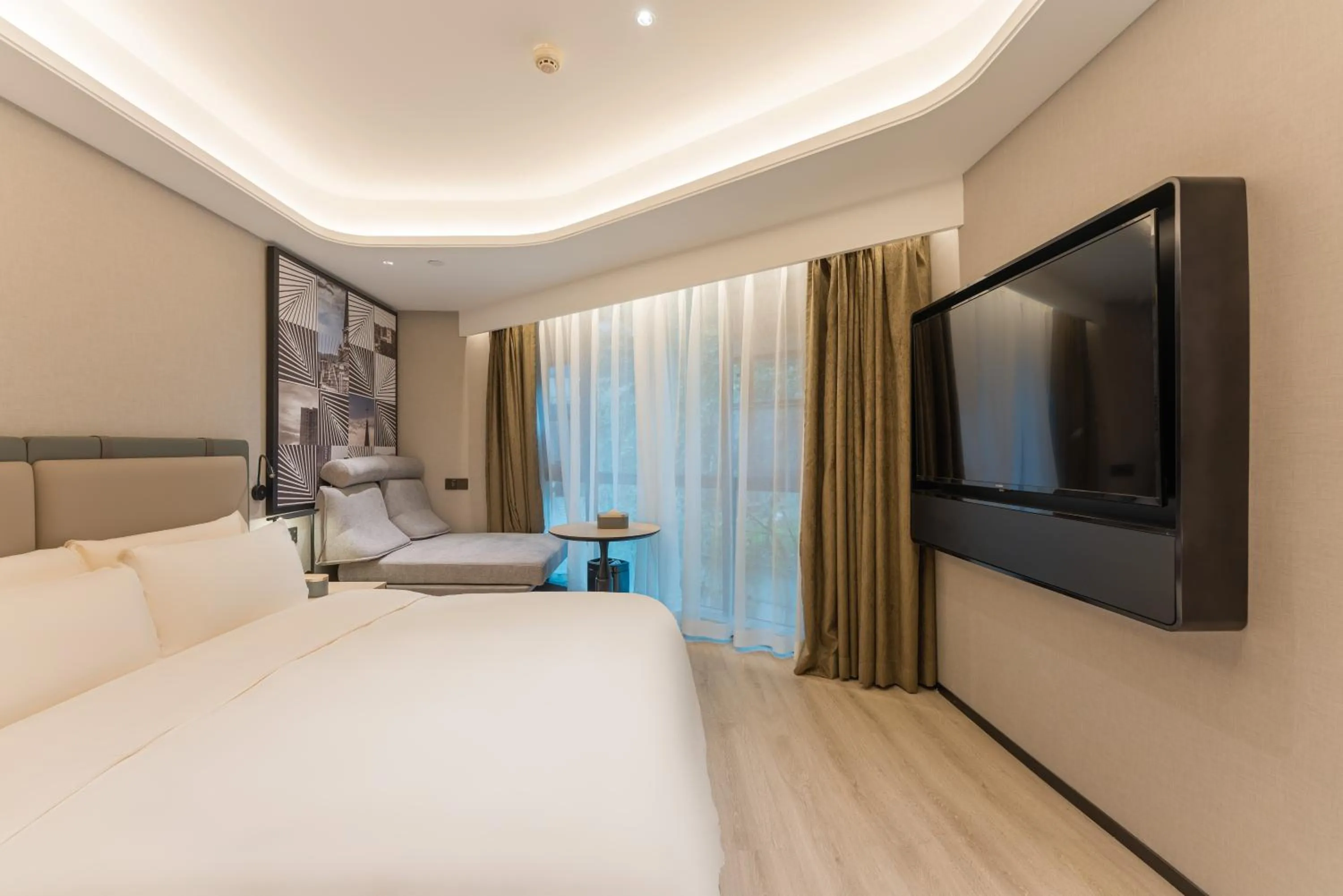 Bed in Atour S Hotel Chongqing Jiefangbei Hongyadong Riverview