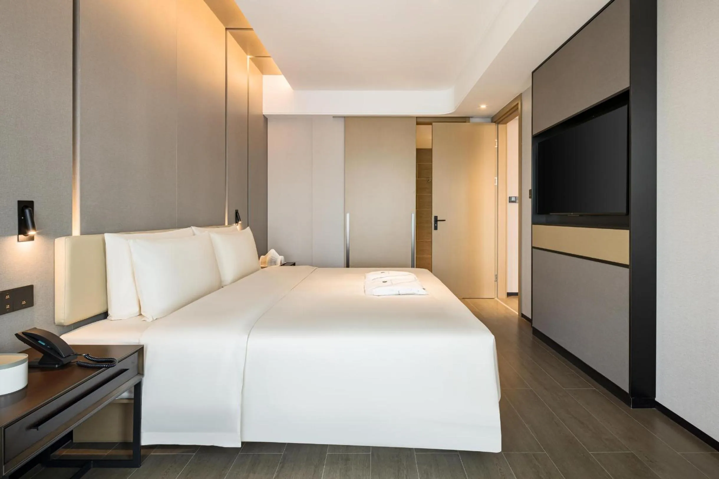 Bed in Atour Hotel Chongqing Qibo Center