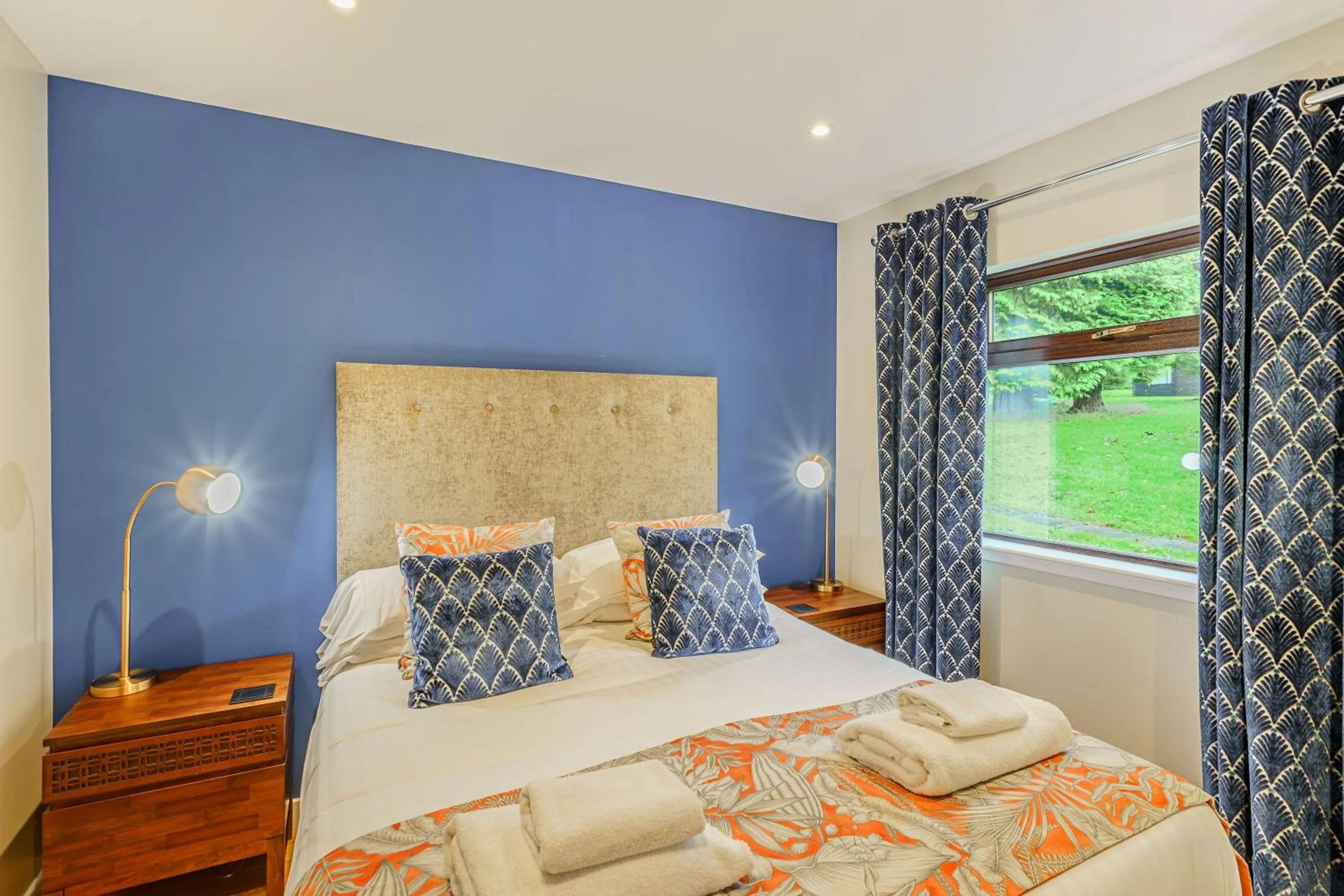 Bed in Birch Lodge 13 with Hot Tub