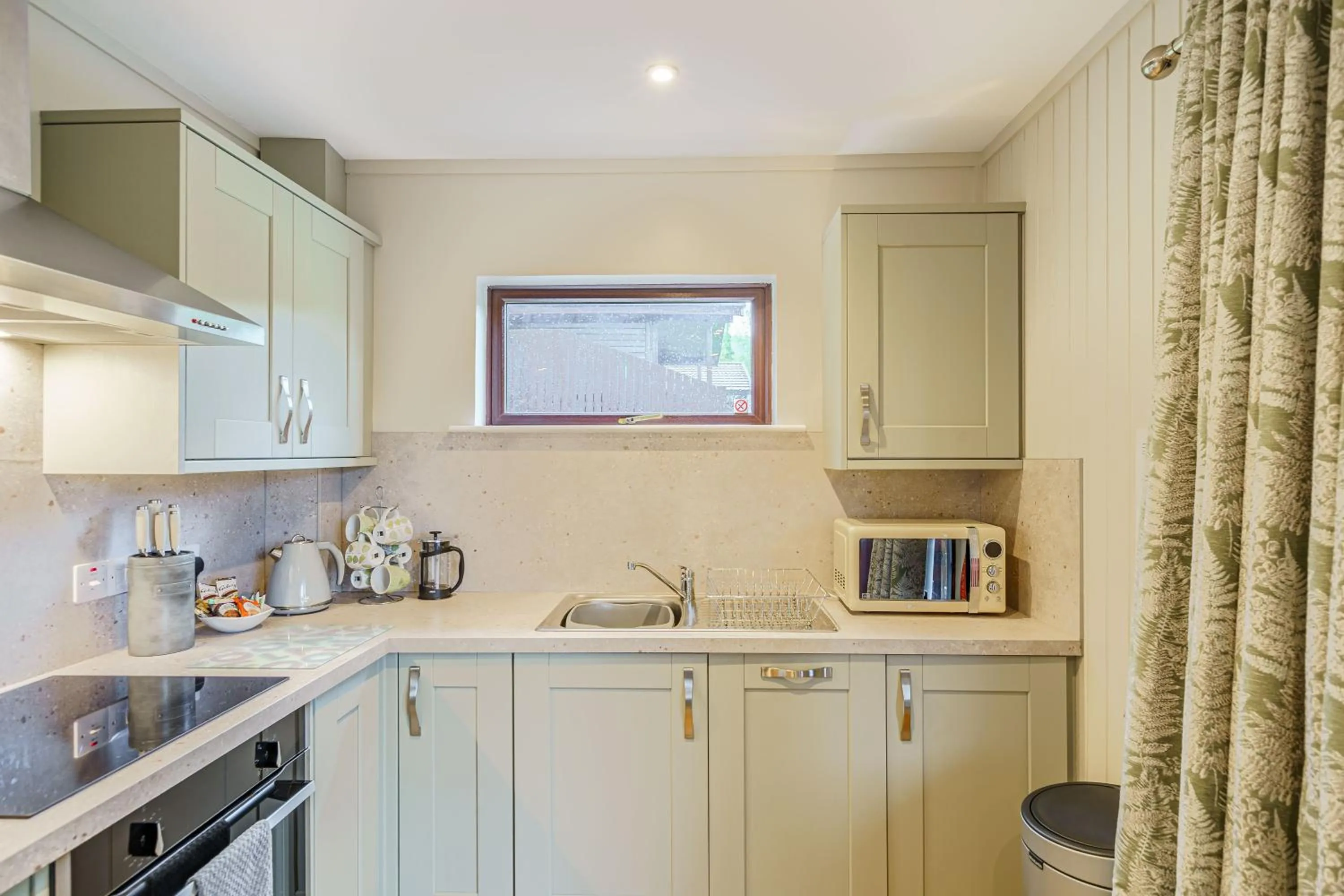 Kitchen or kitchenette in Birch Lodge 13 with Hot Tub