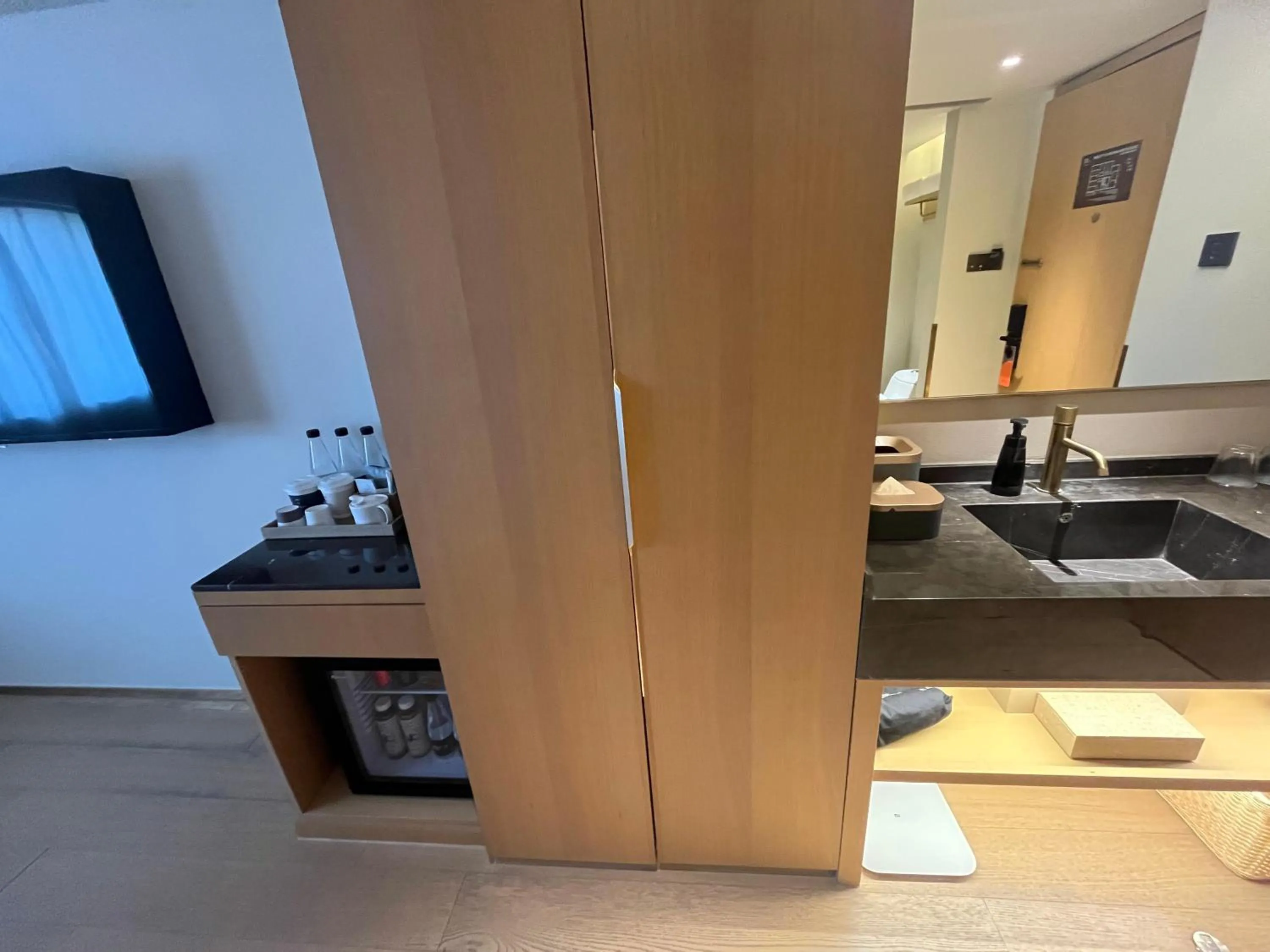 wardrobe in Atour S Hotel Beijing Guomao CBD - FunsCenter