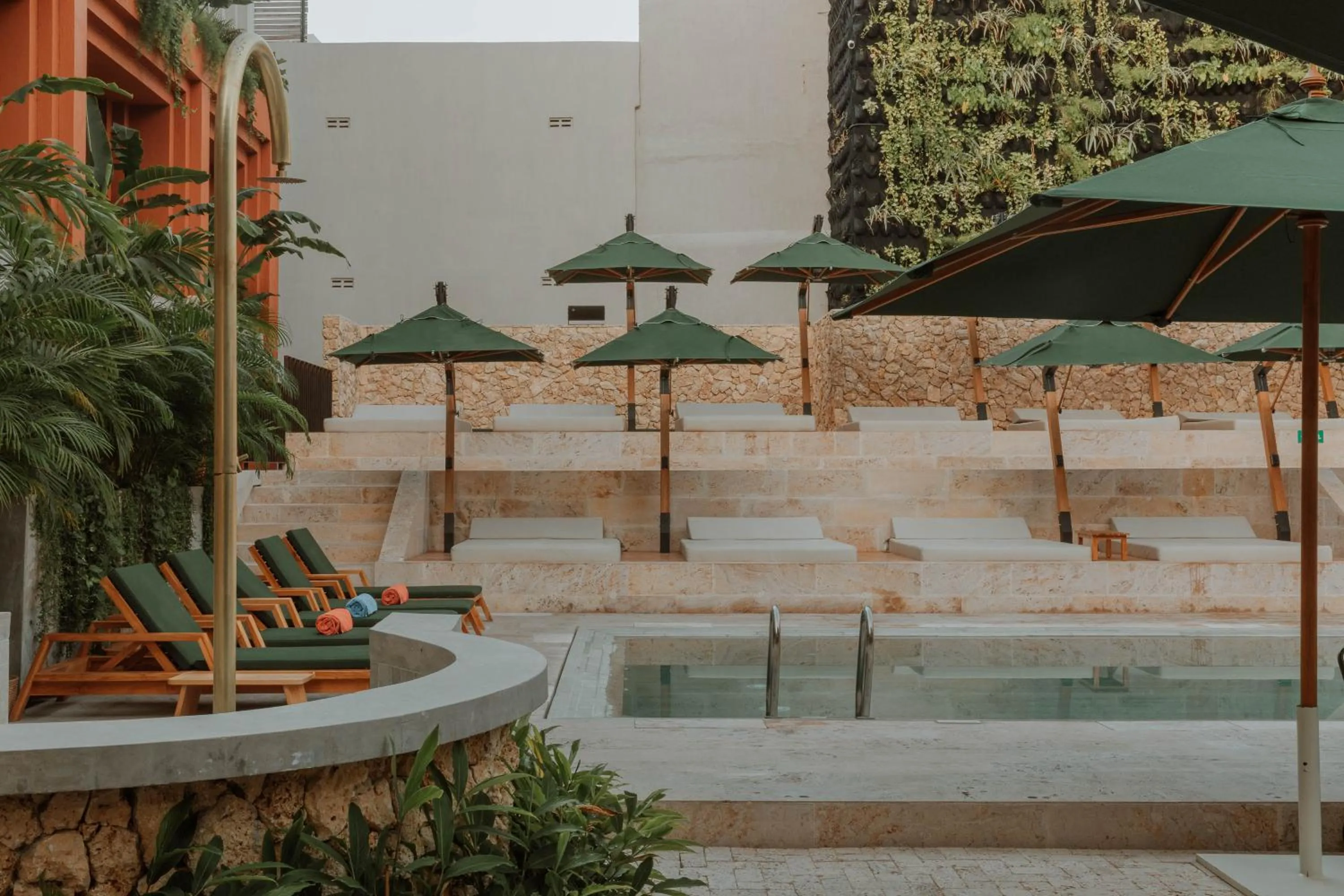 Swimming pool in Osh Hotel Cartagena