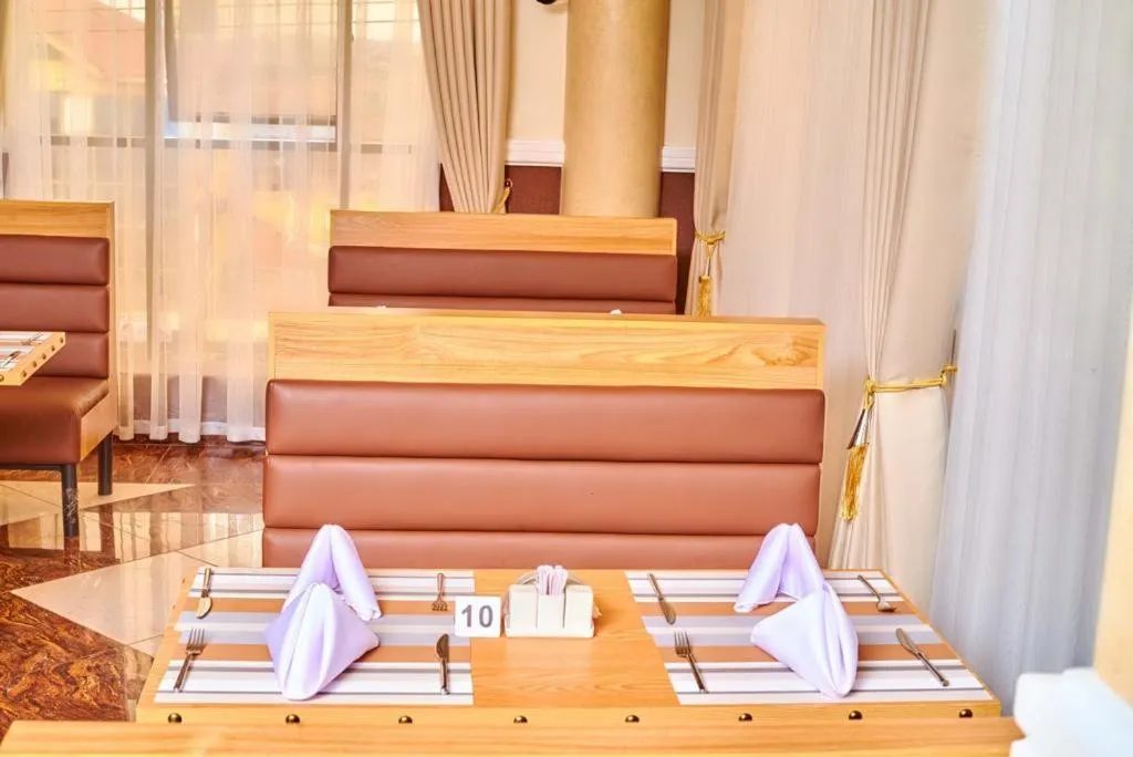 Restaurant/places to eat in Wilsen Hotel Nansana