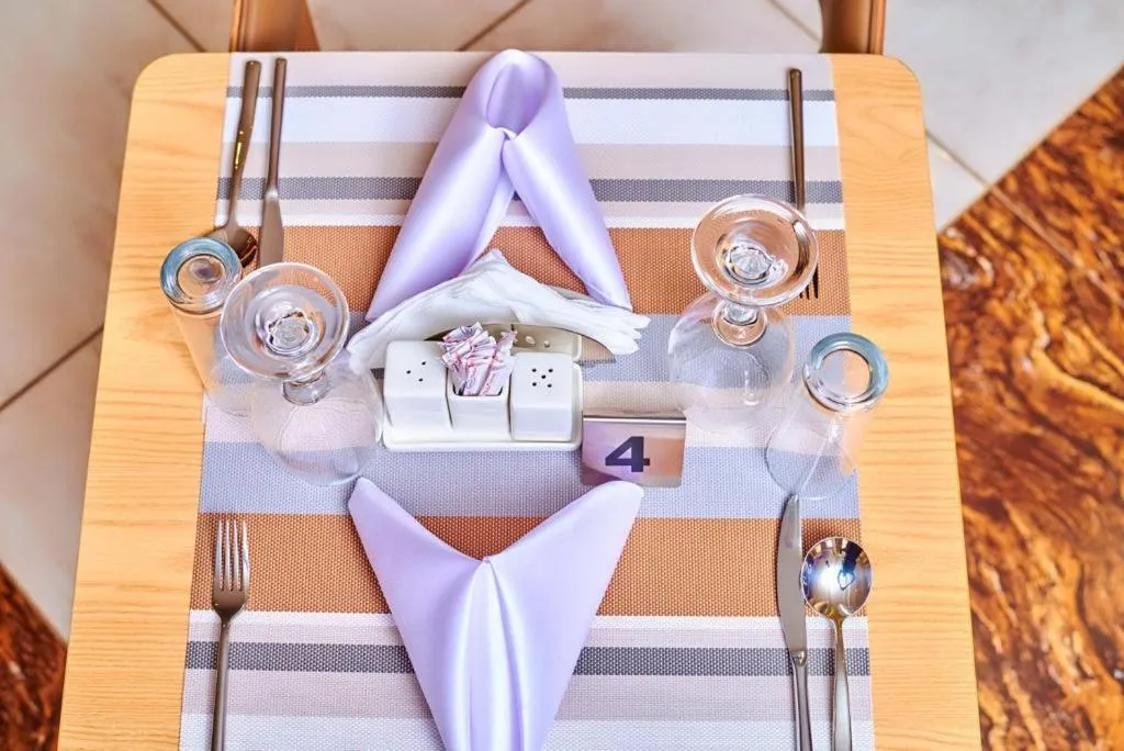 Restaurant/places to eat in Wilsen Hotel Nansana