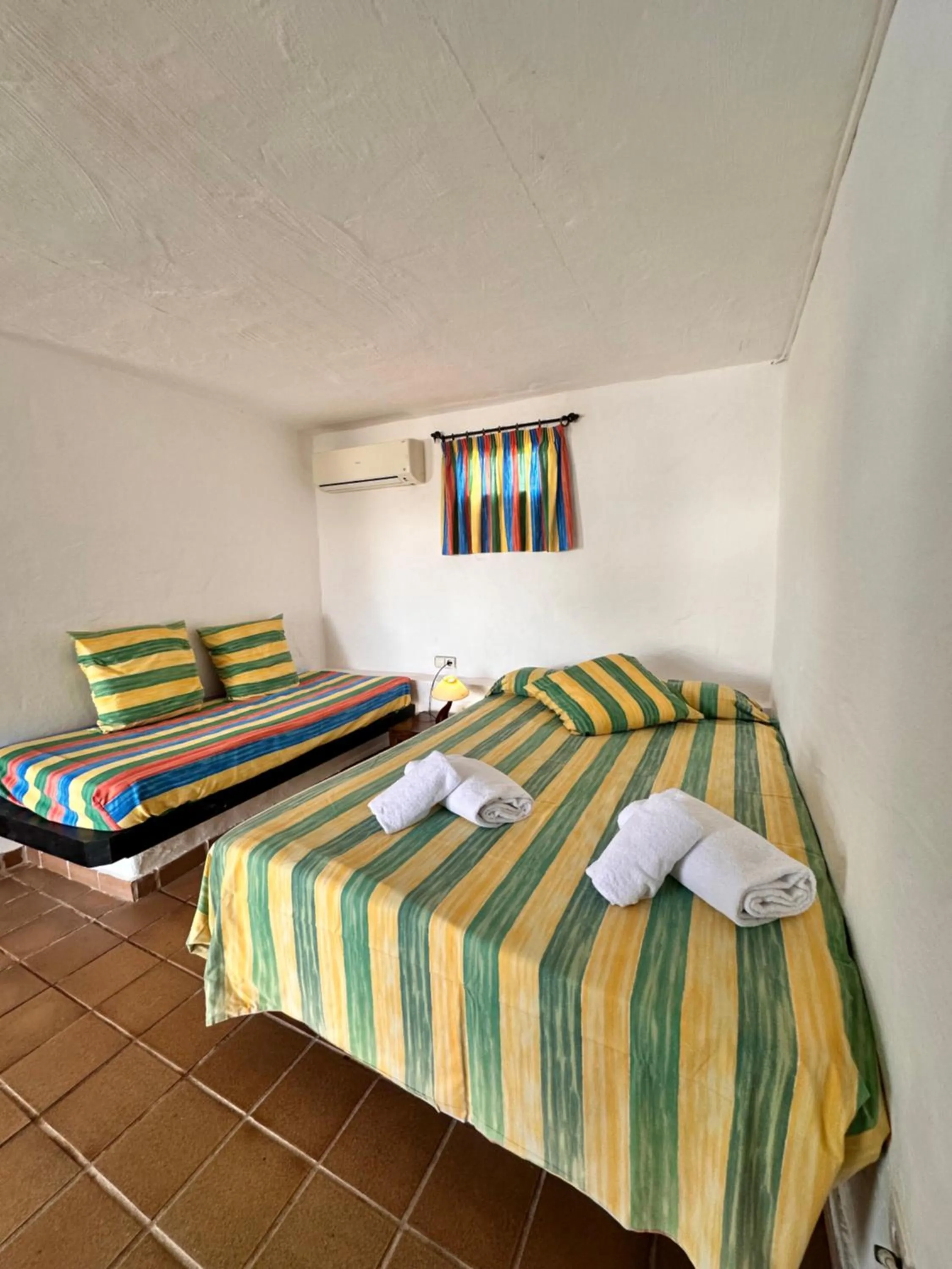 Photo of the whole room, Bed in Binivell Park - 30º apartments