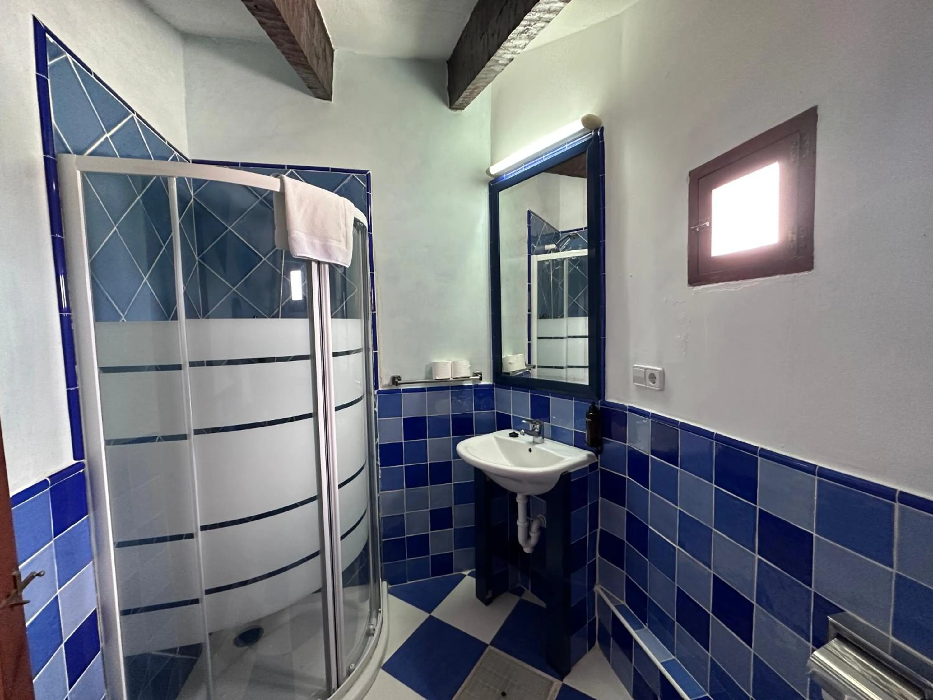 Shower in Binivell Park - 30º apartments