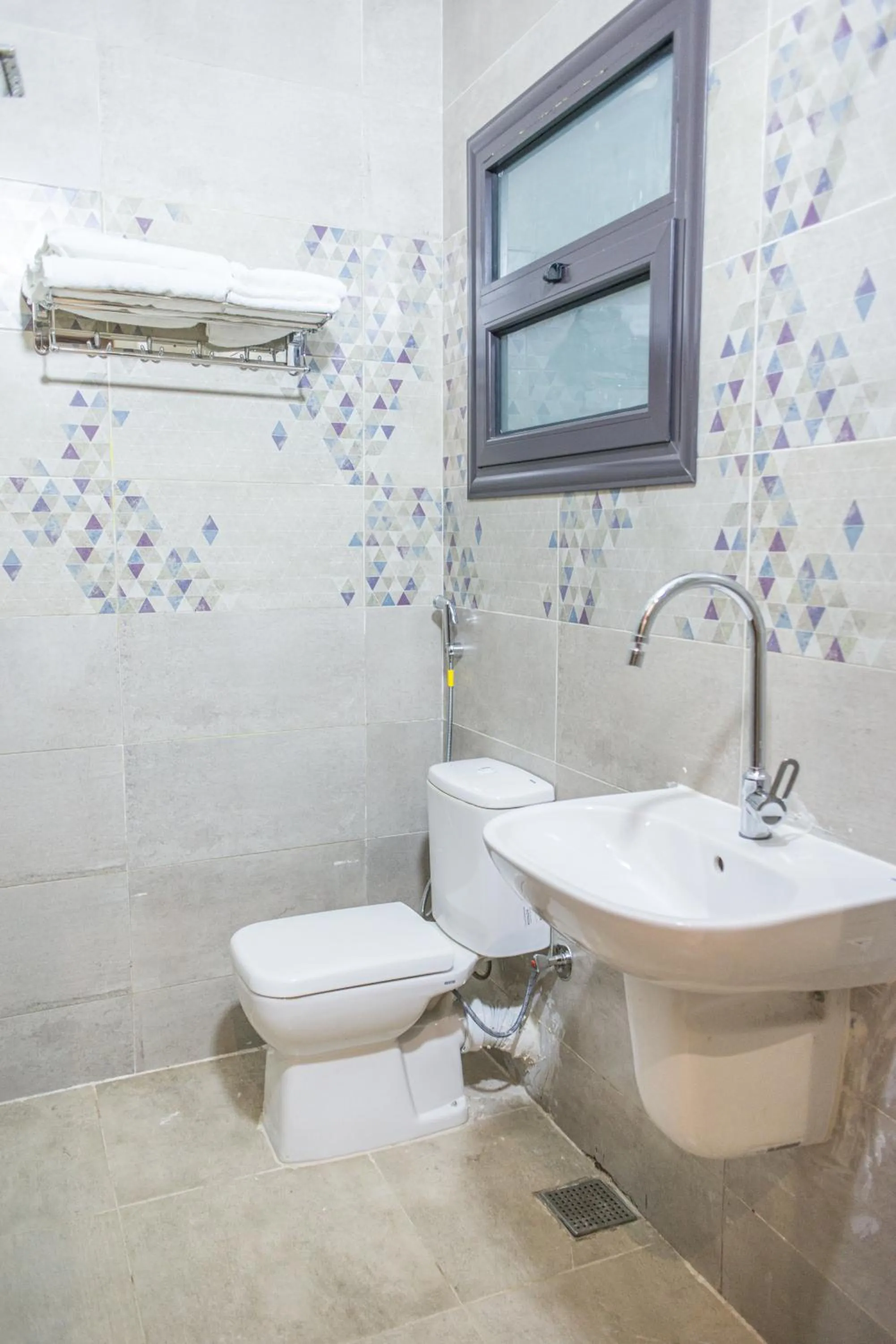 Toilet in PR Pyramids Inn