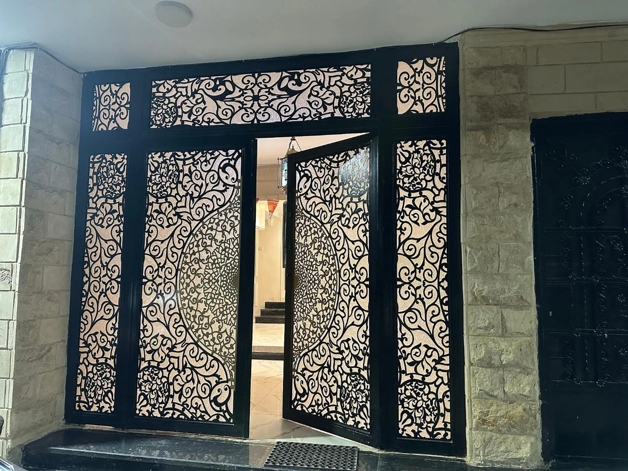 Property building in PR Pyramids Inn