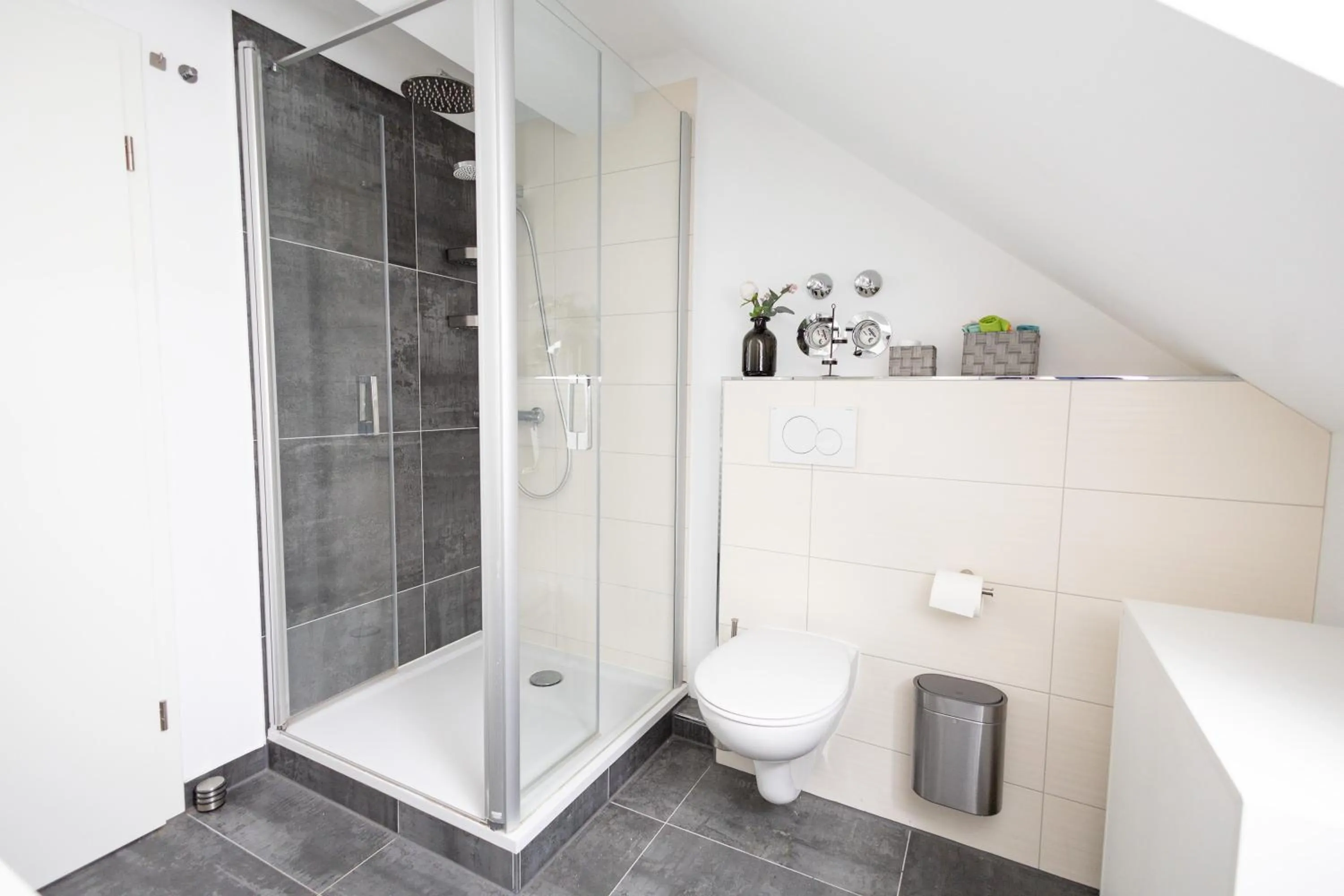 Shower in Ko-Living - urbanes Apartment am Zoo