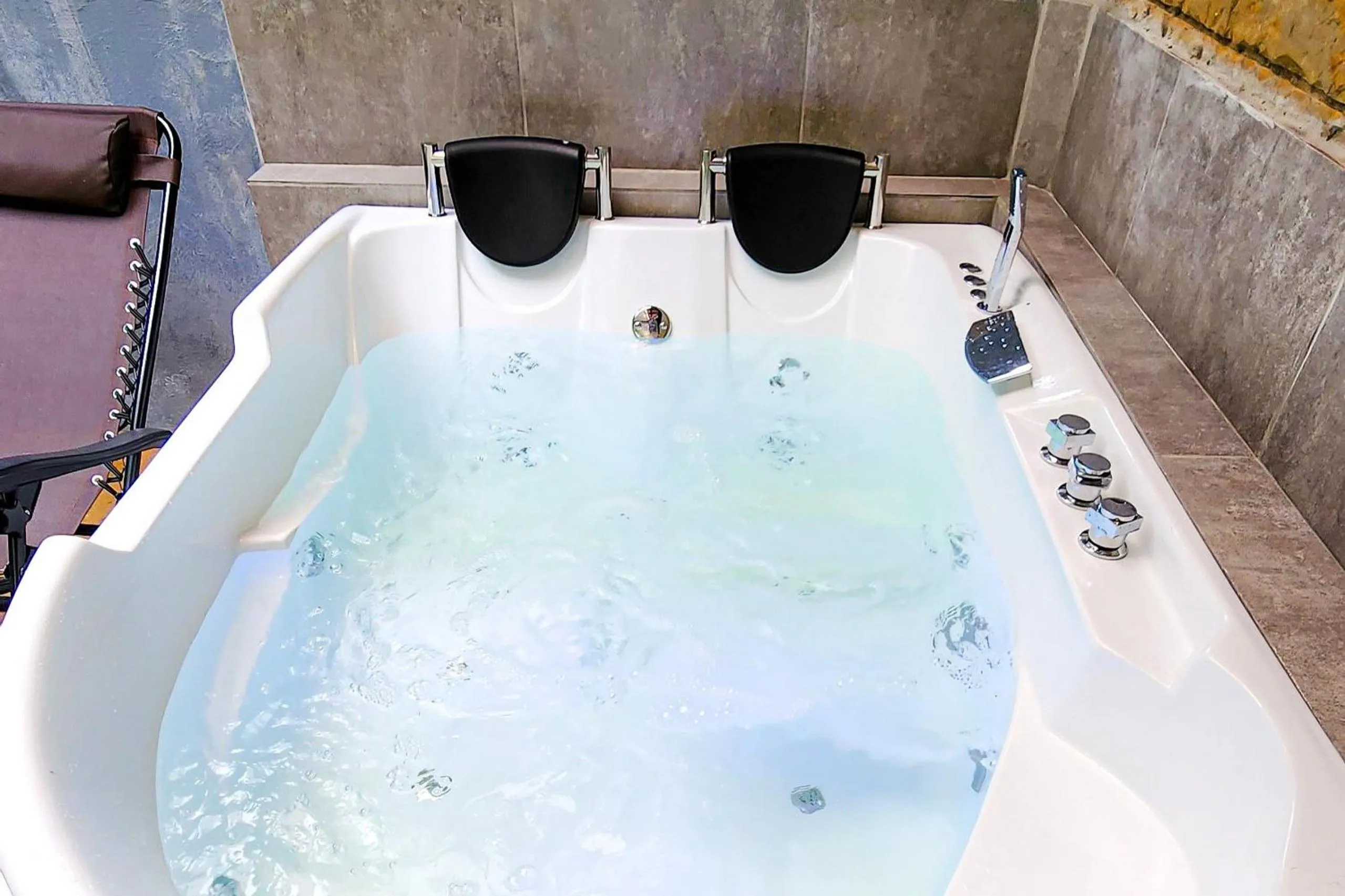 Hot Tub in Monet Luxury Loft