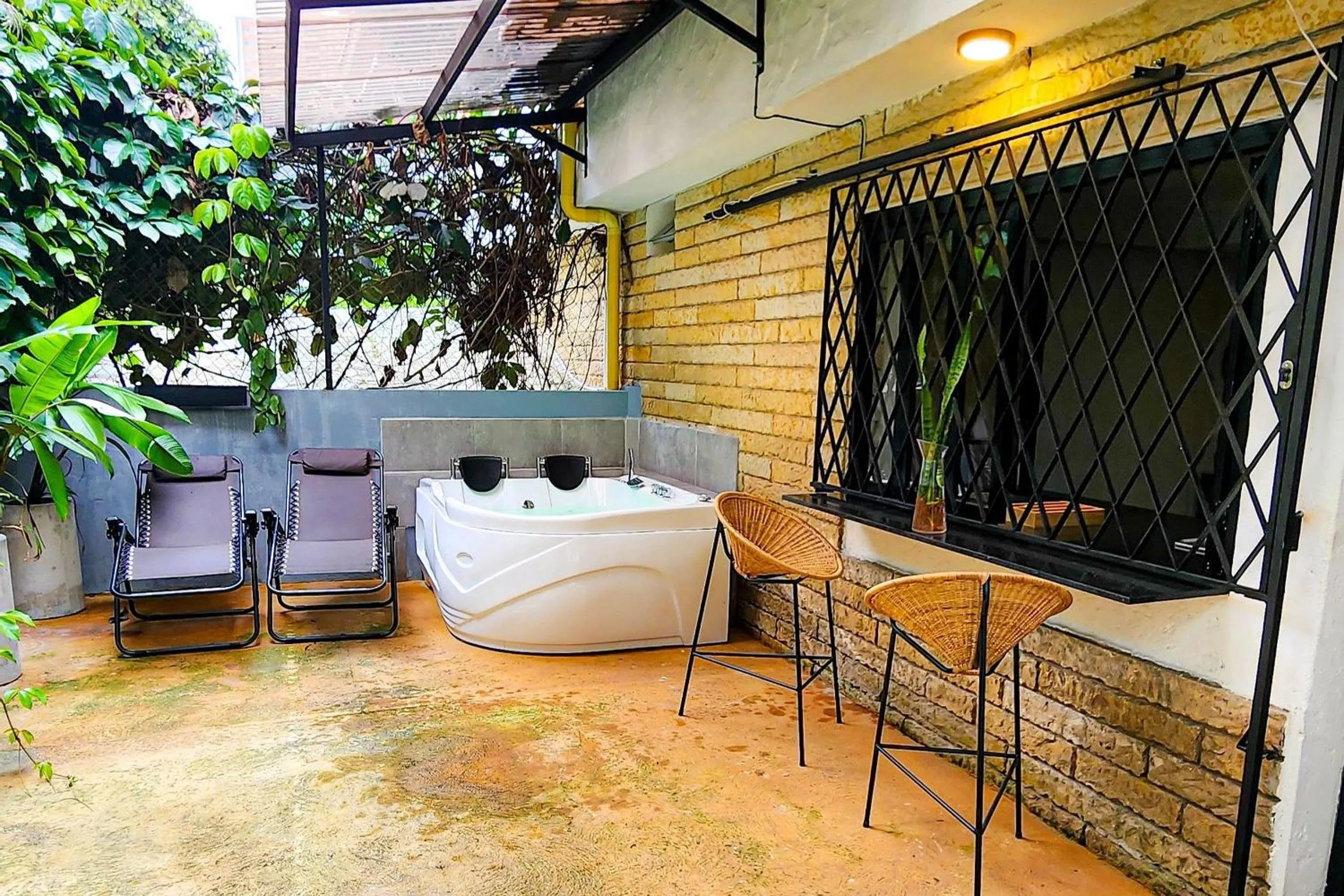 Hot Tub in Monet Luxury Loft