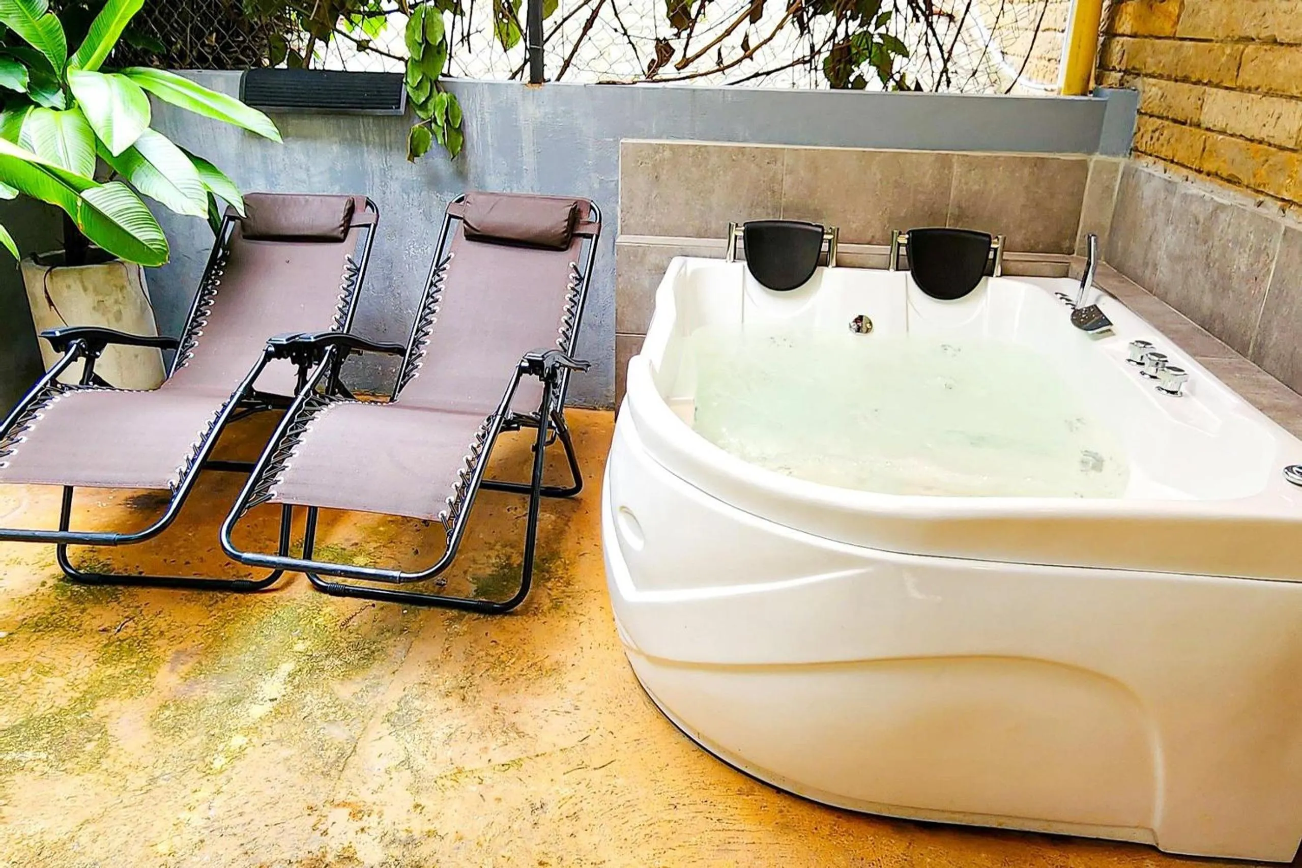 Hot Tub in Monet Luxury Loft