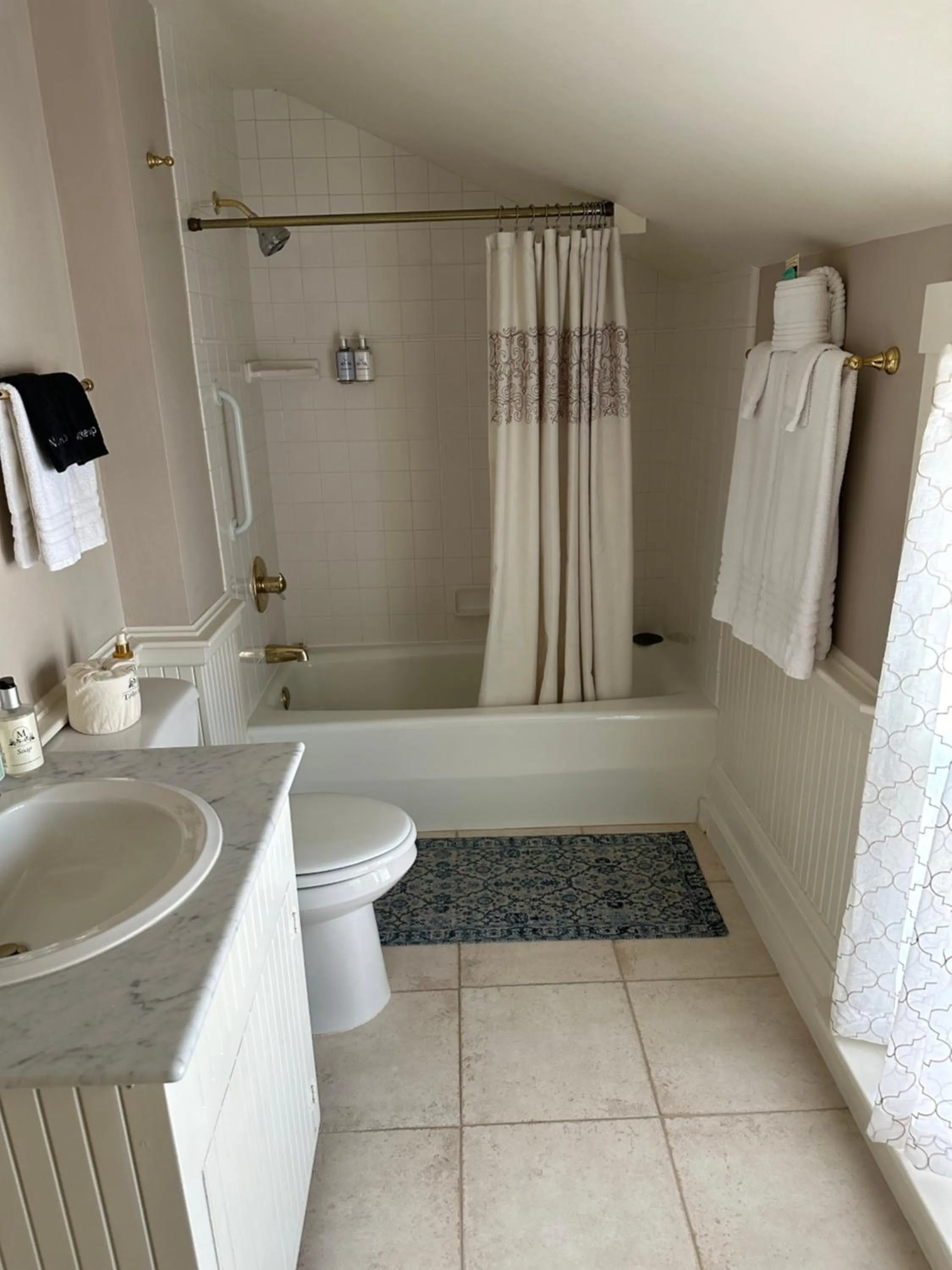 Bathroom in McCall House Boutique Hotel